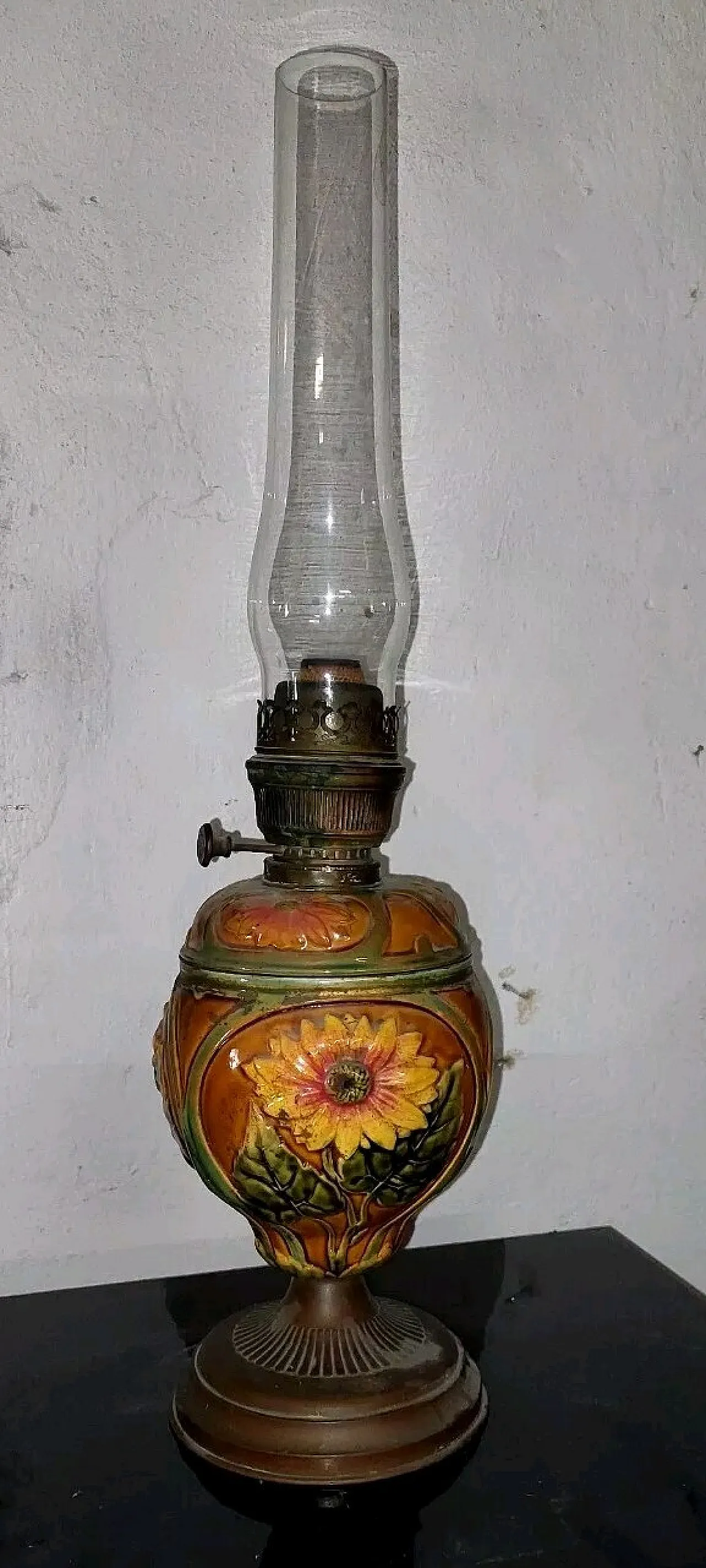 Lampada a petrolio in metallo, ceramica e vetro, inizio '900 11