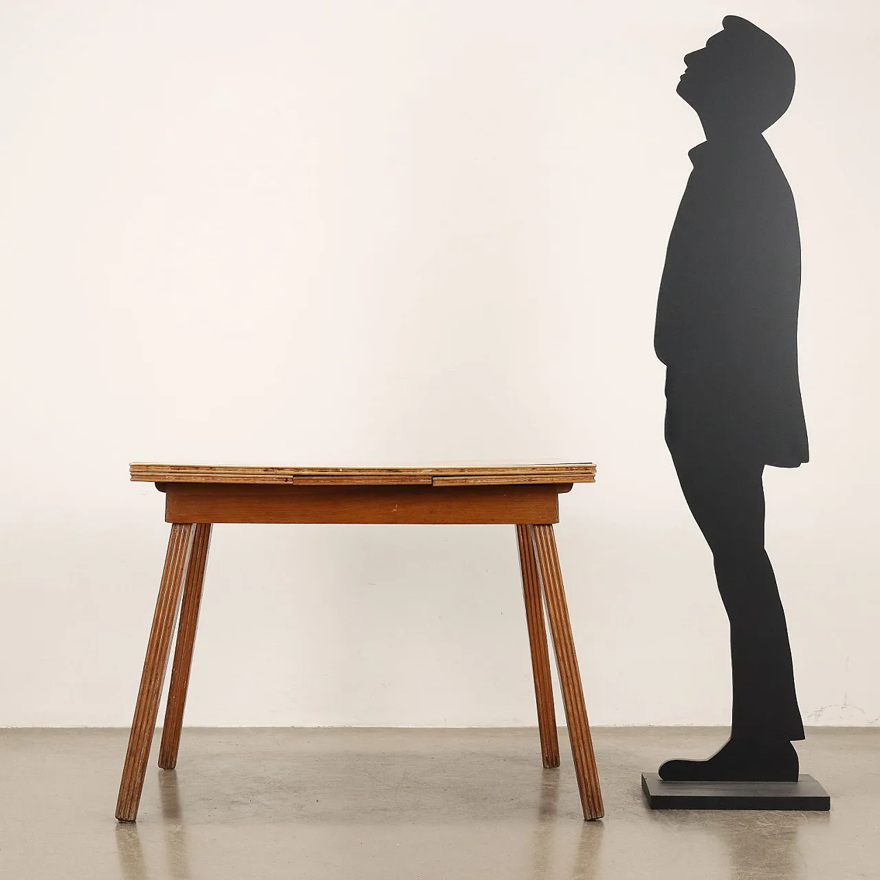 Extending table in red laminated wood, 1960s 2