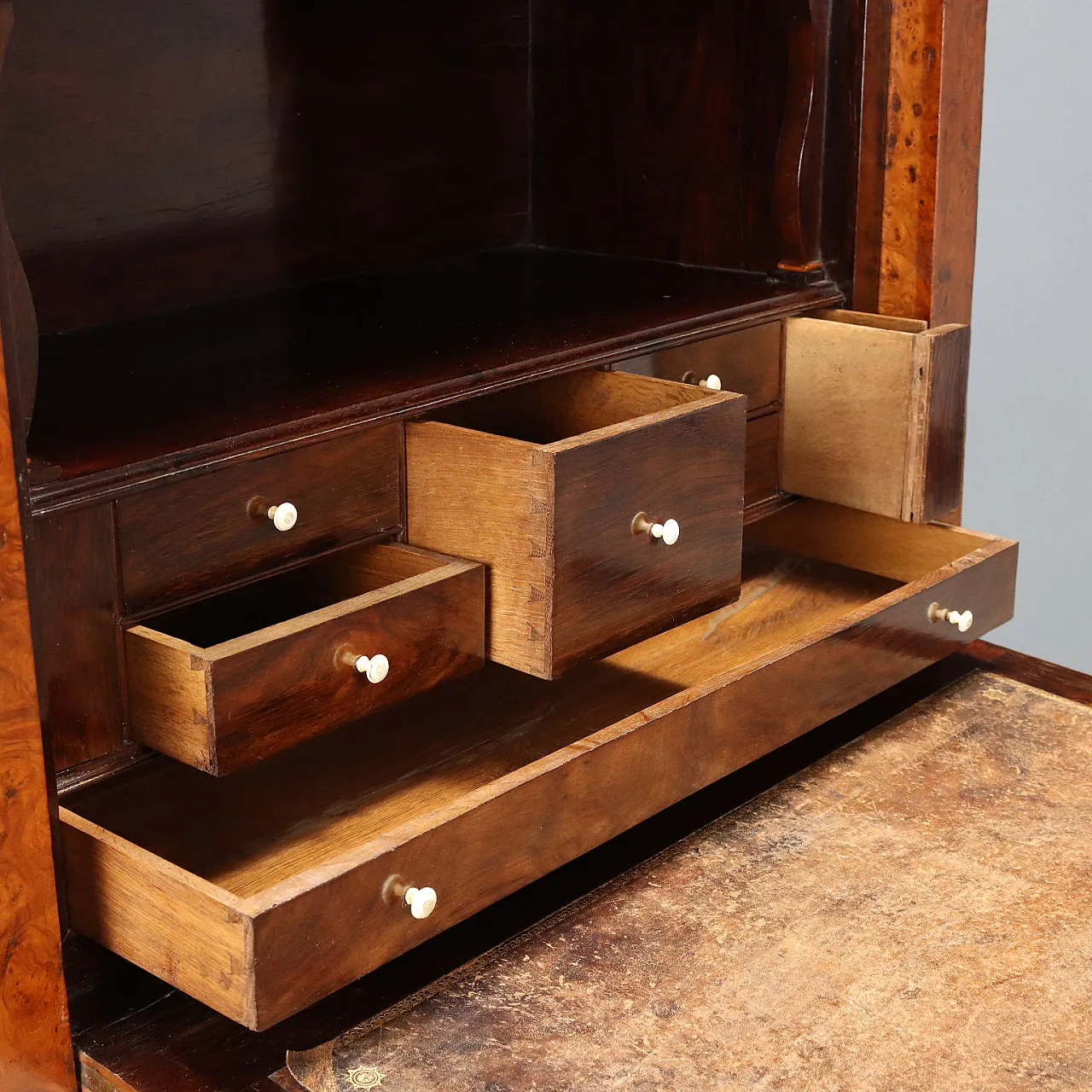 Biedermeir desk in elm burl and rosewood, mid-19th century 6