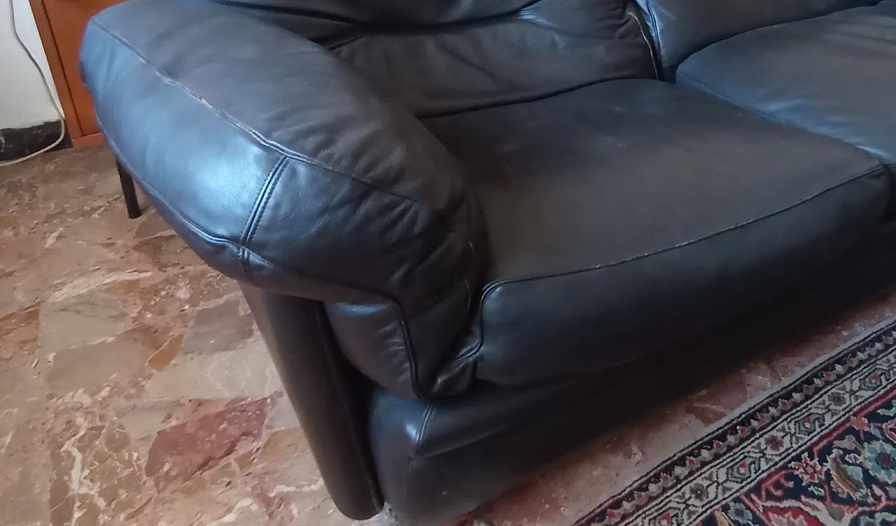 Coppia di divani 2 posti e una poltrona mod. Poppy Poltrona Frau, 1970 4