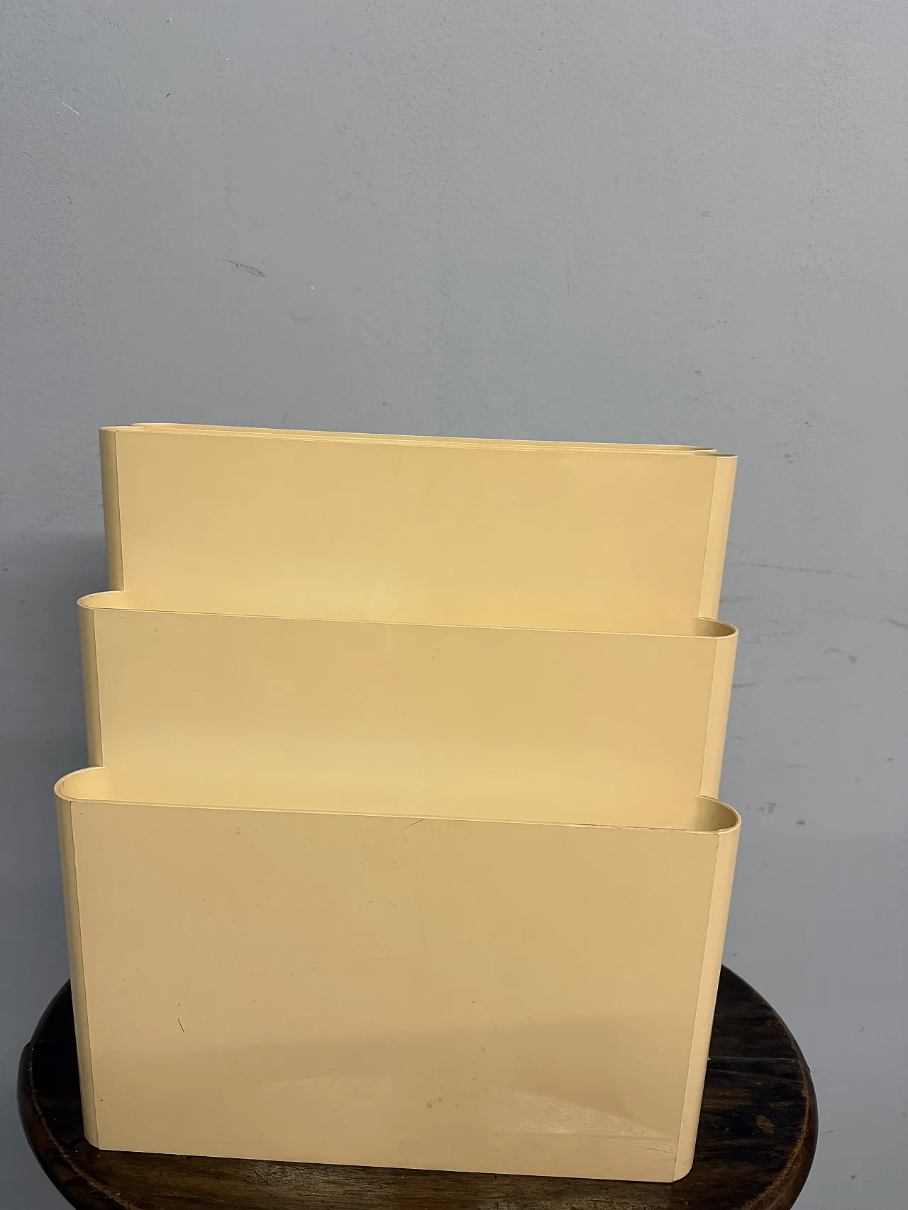 Magazine rack mod. 4676 by Giotto Stoppino for Kartell, 70s 2