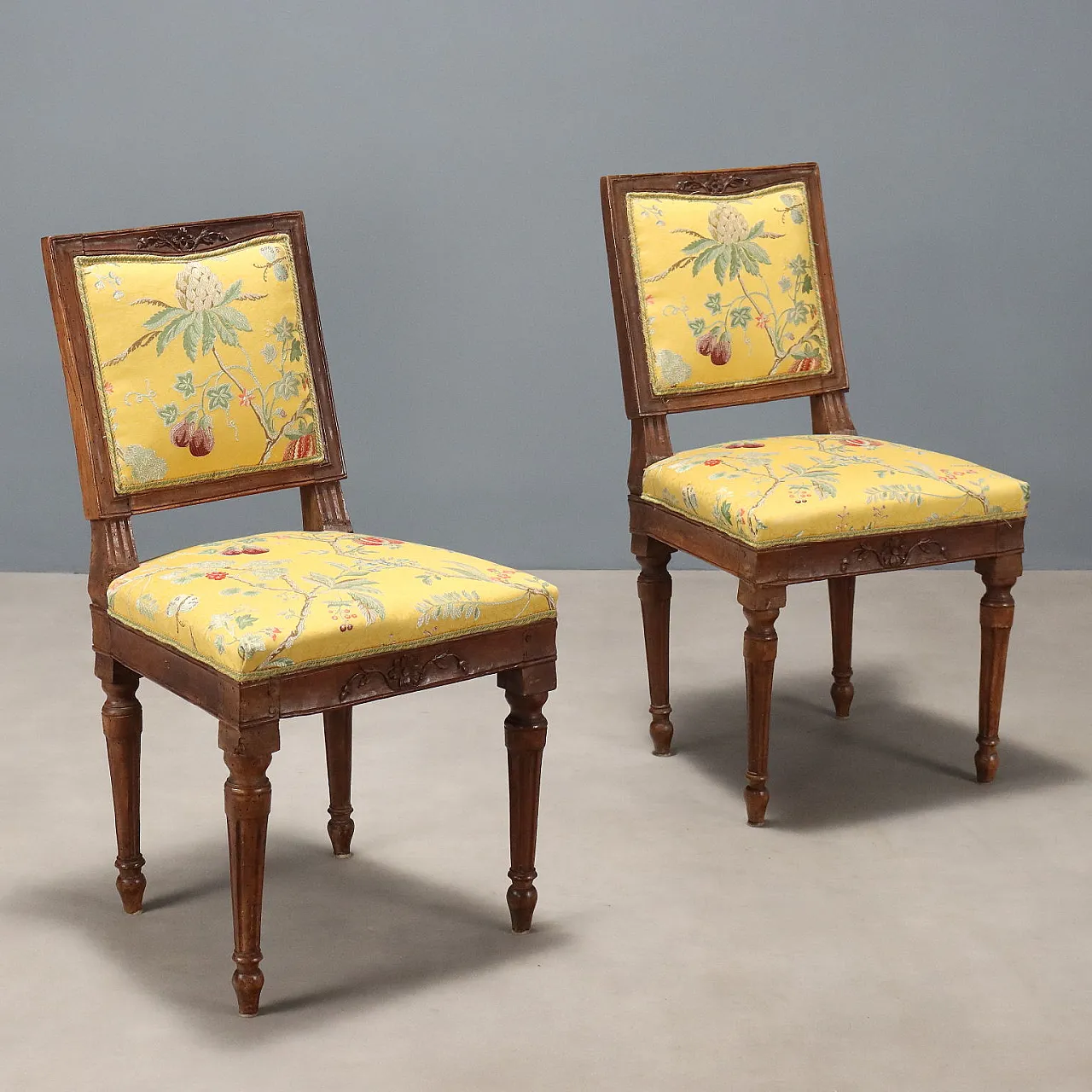 Coppia di sedie neoclassiche in noce, fine '700 1