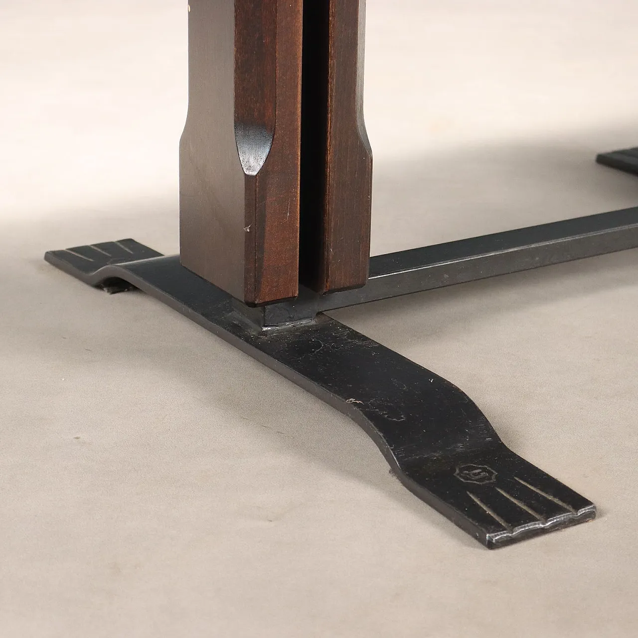 Tavolo con base in metallo e impiallacciatura in legno esotico, '900 6