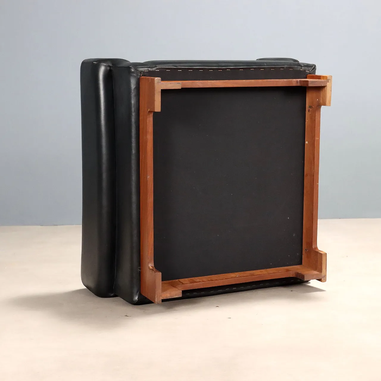 Coppia di poltrone in legno e rivestimento in pelle, '900 7