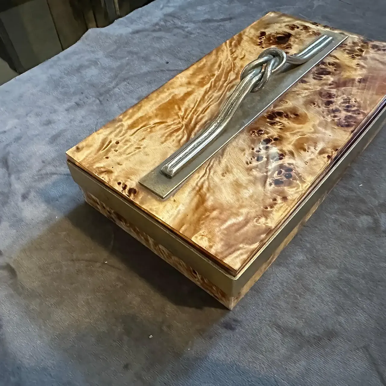 Scatola per gioielli di lusso italiana in legno di radica e ottone del Mid-Century Modern degli anni '70 4