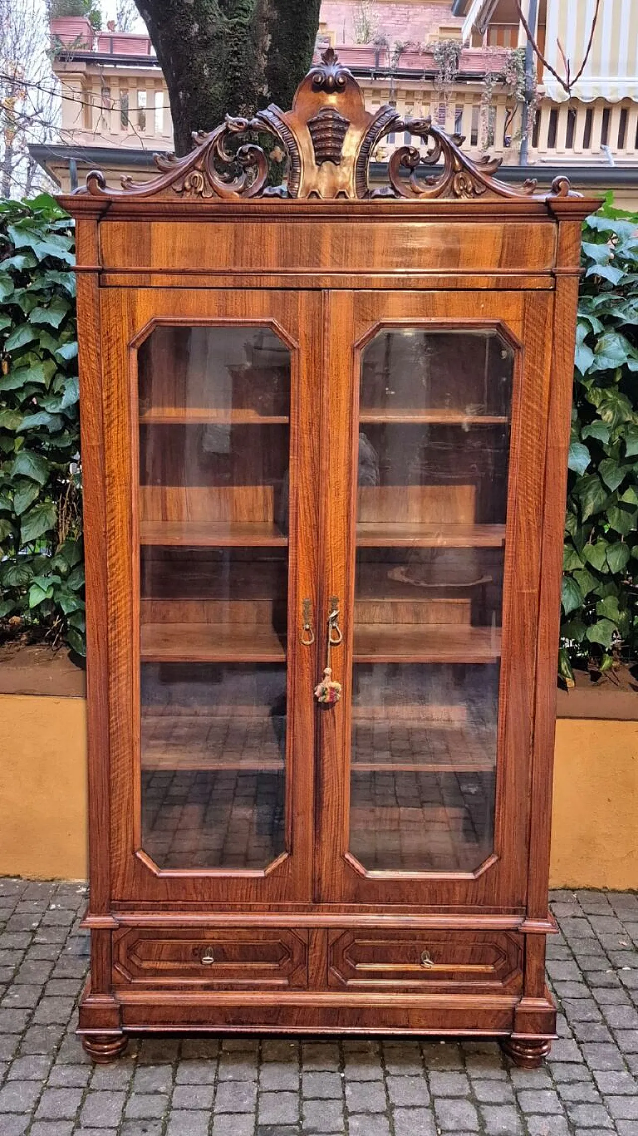 Luigi Filippo walnut veneered display cabinet, 19th century 1