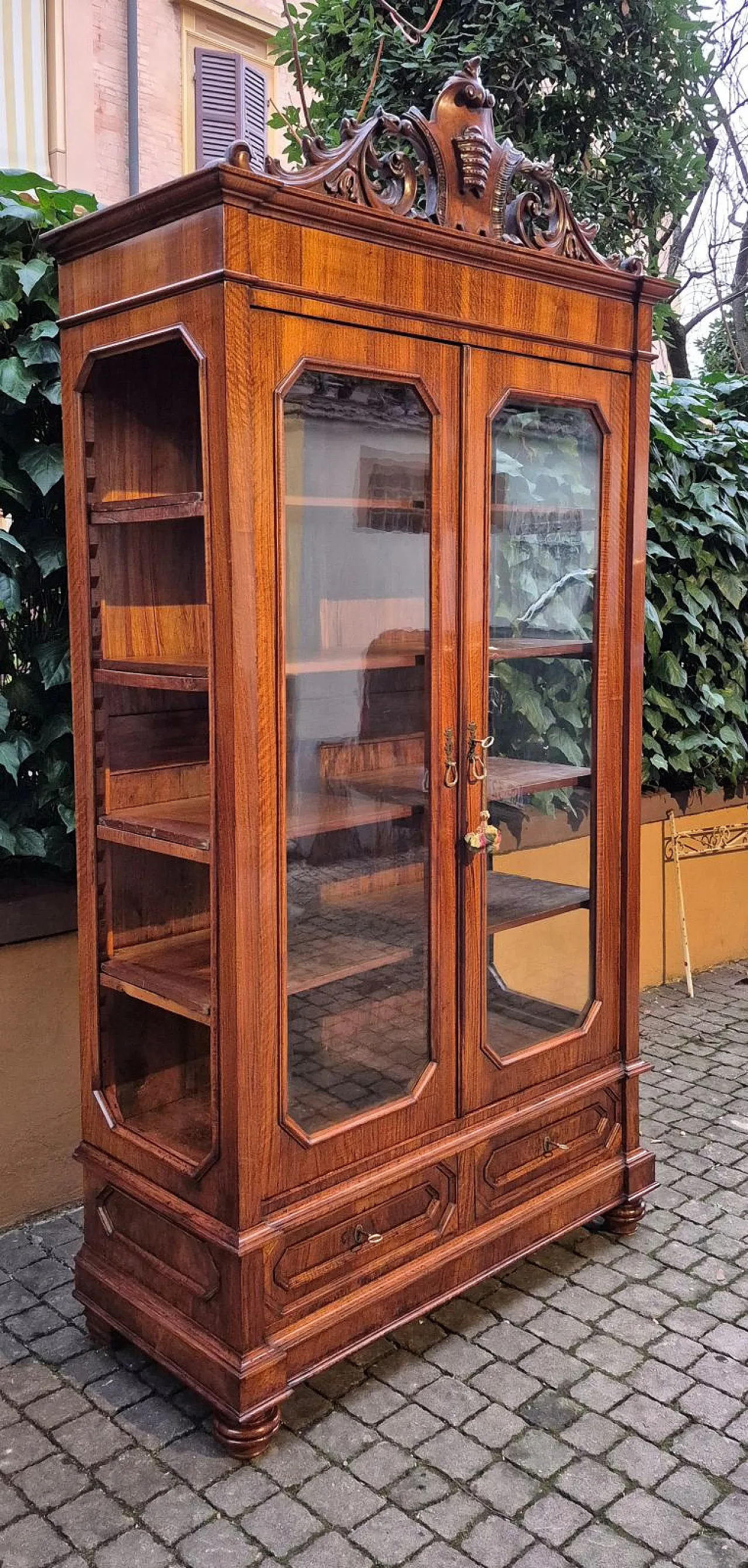 Luigi Filippo walnut veneered display cabinet, 19th century 2