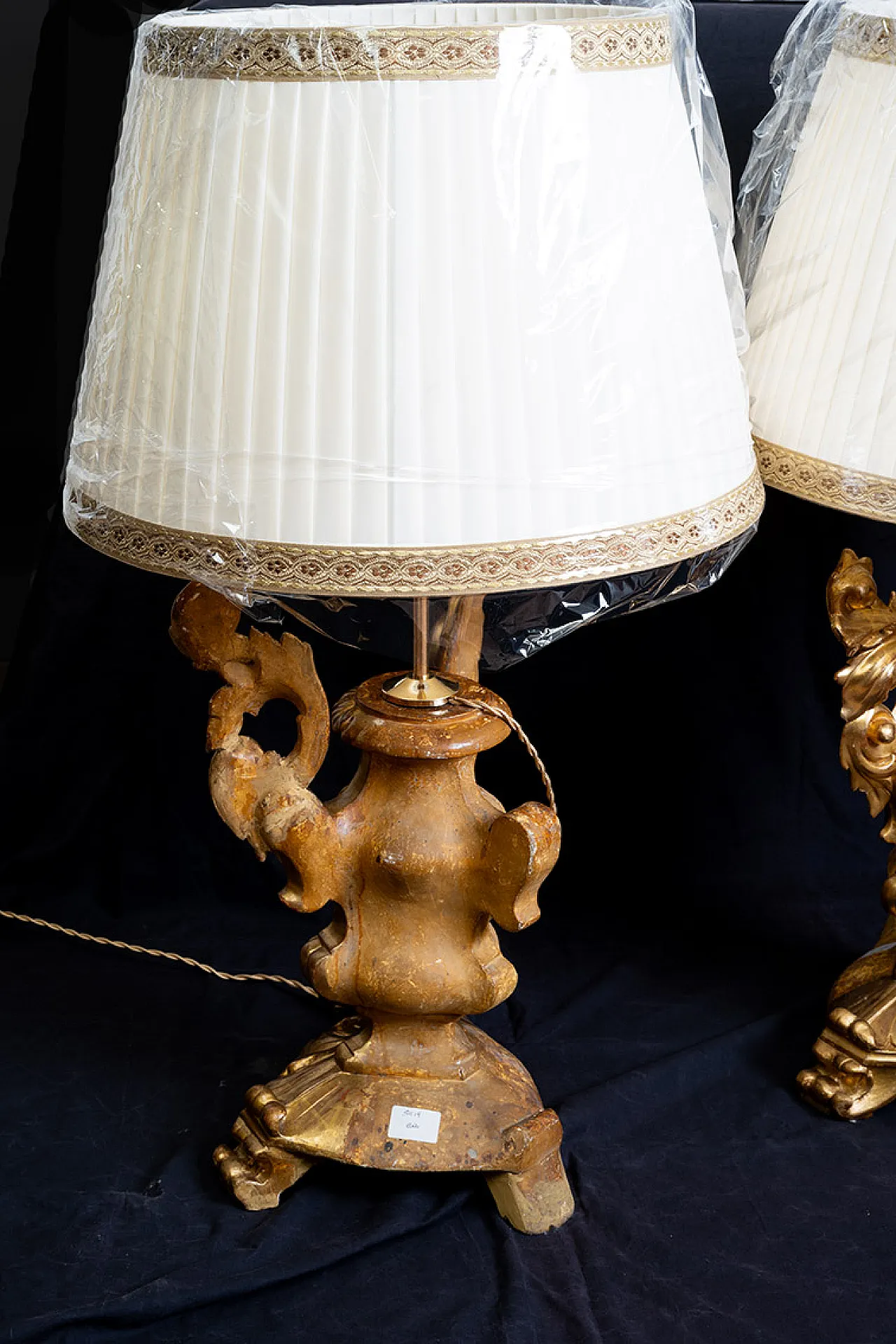 Pair of Louis XV lamps in gilded and carved wood, 18th century 4