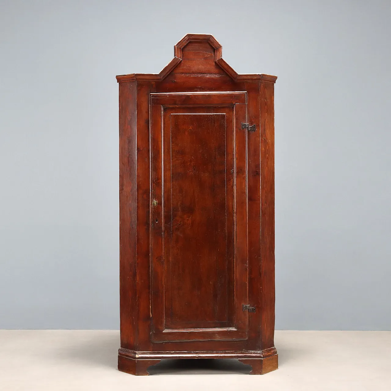 Angoliera Umbertina in abete e pioppo tinto noce, fine '800 1