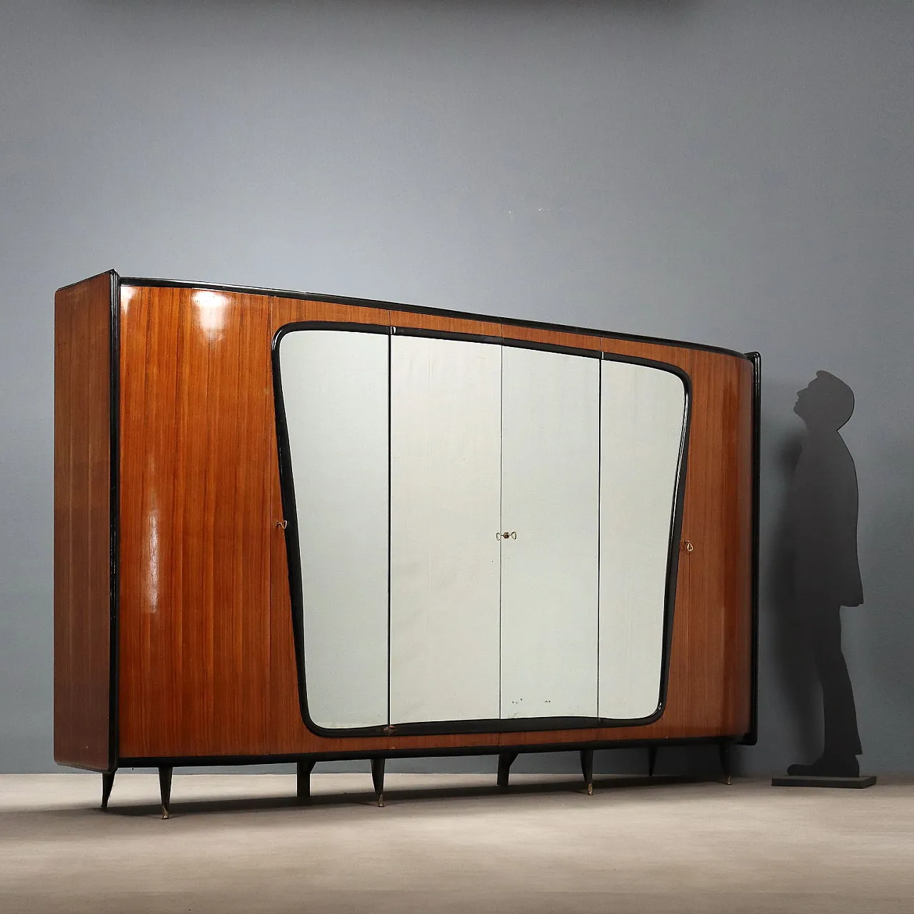 Armadio in impiallacciatura noce e vetro specchiato, '900 2