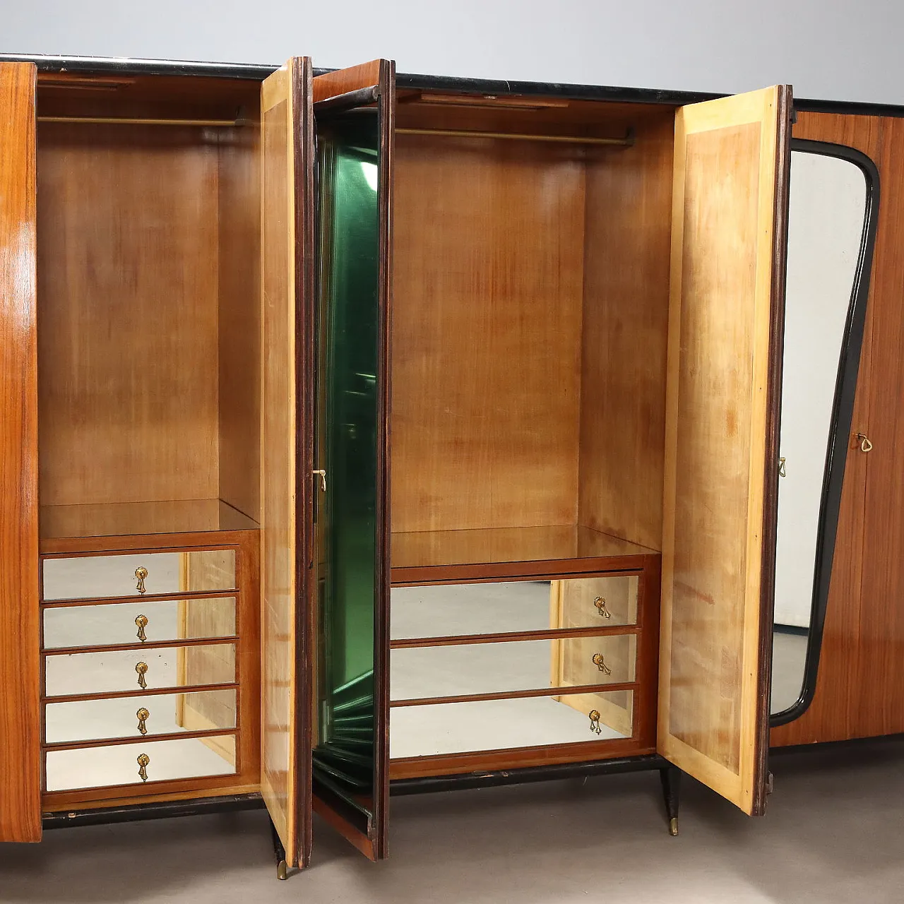 Armadio in impiallacciatura noce e vetro specchiato, '900 4