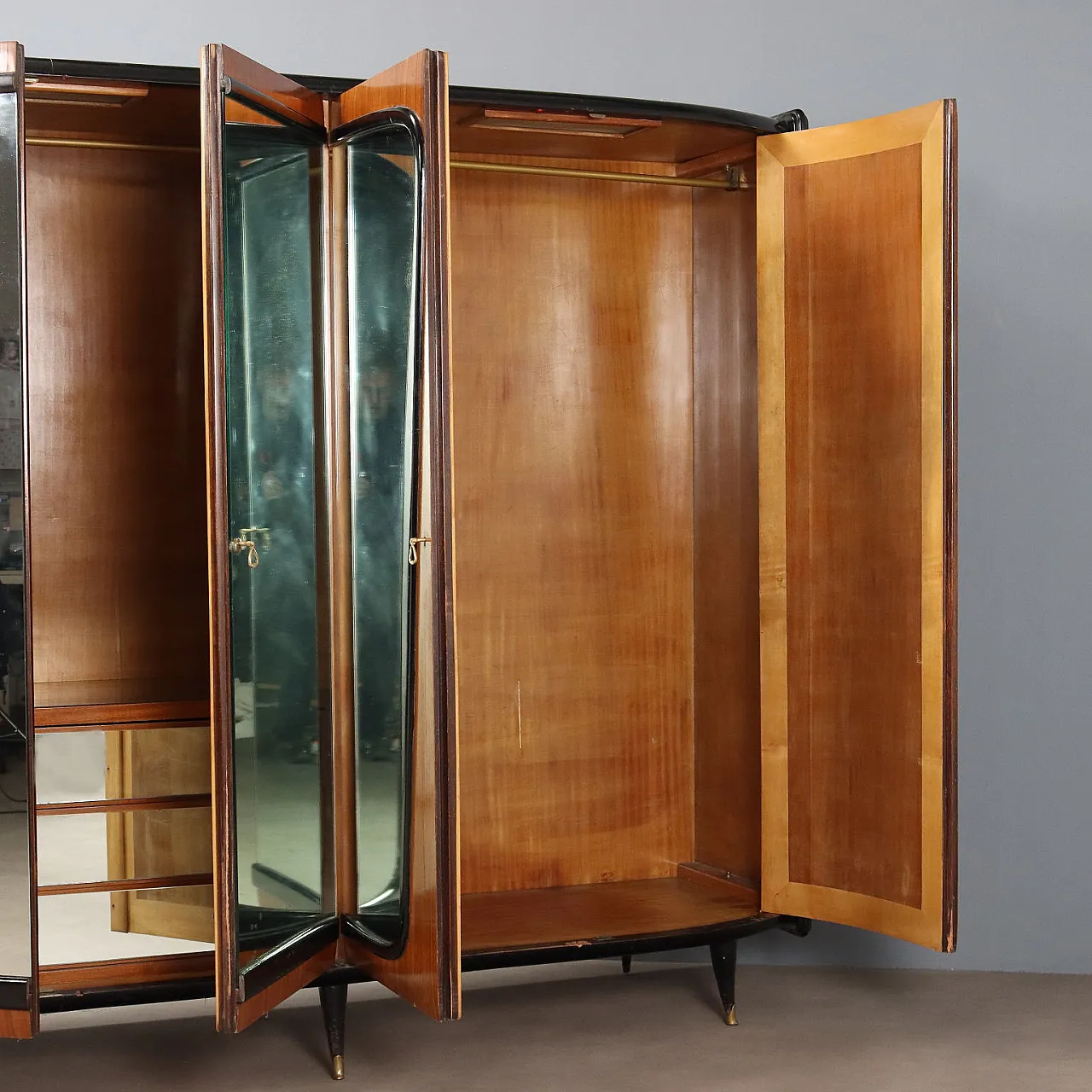 Armadio in impiallacciatura noce e vetro specchiato, '900 5
