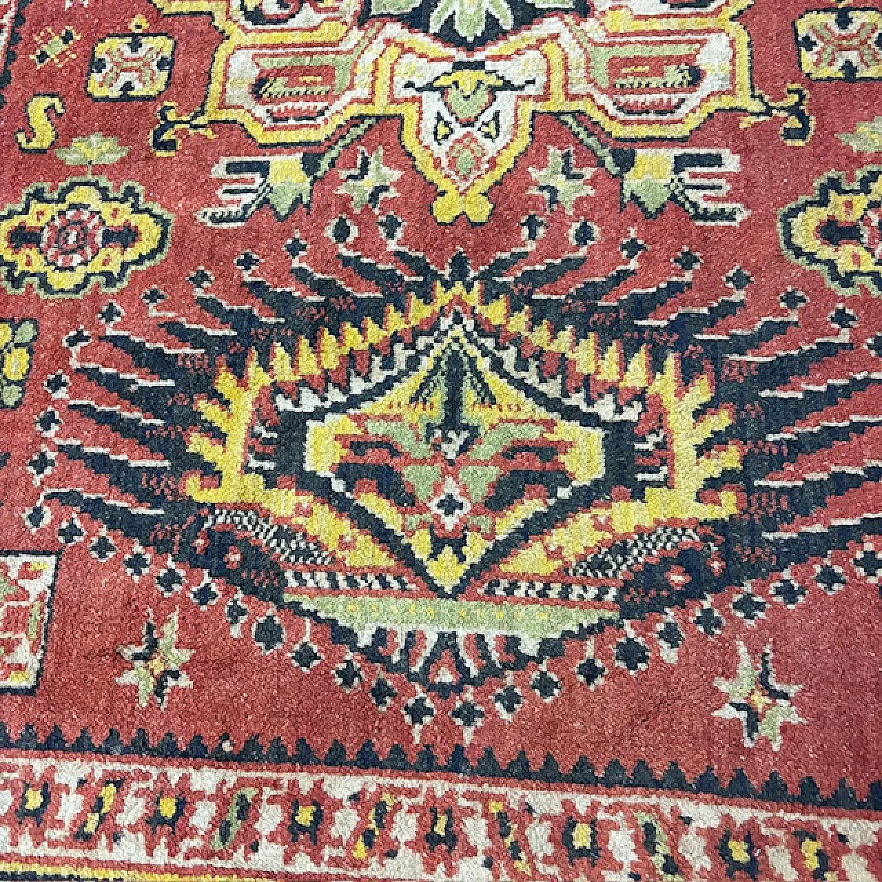 Tappeto lana fondo rosso motivi geometrici, anni '70 5