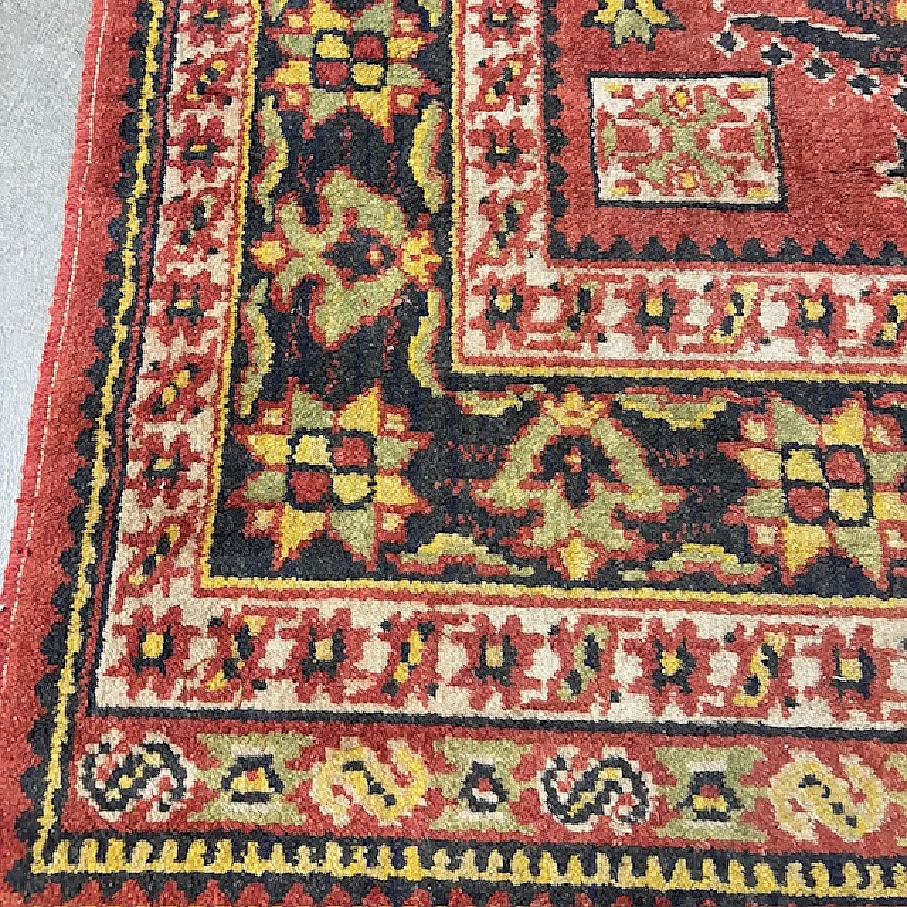 Tappeto lana fondo rosso motivi geometrici, anni '70 7