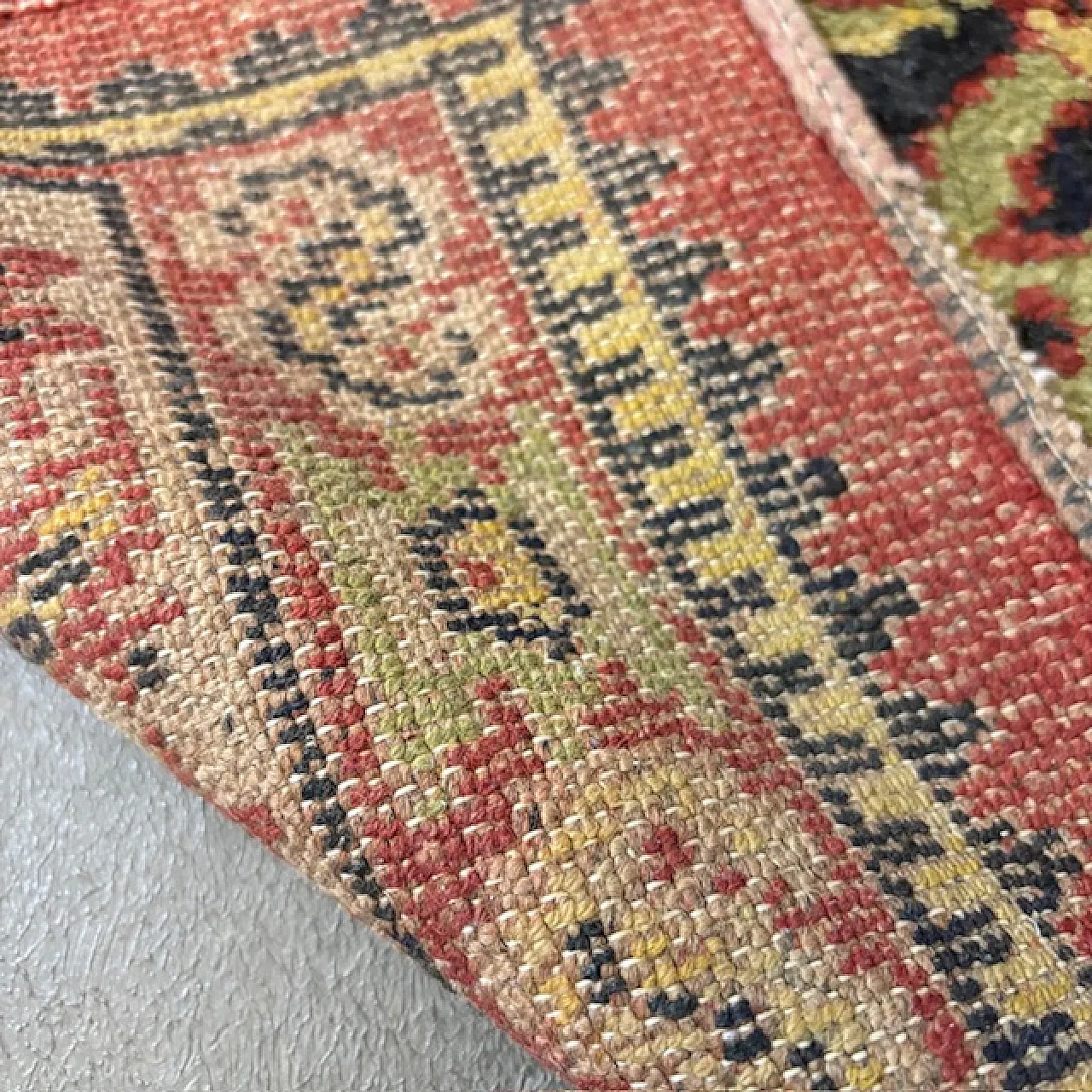 Tappeto lana fondo rosso motivi geometrici, anni '70 10