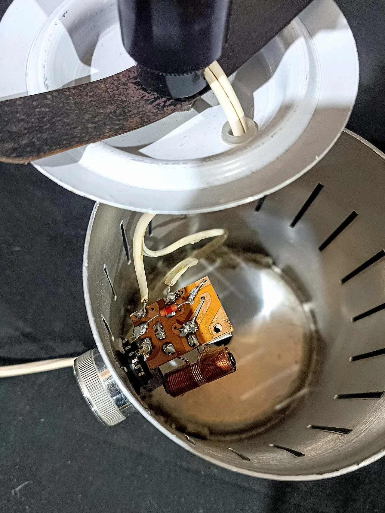 Lampada tavolo dimmerabile acciaio vetro opalino space Age, anni '70 4