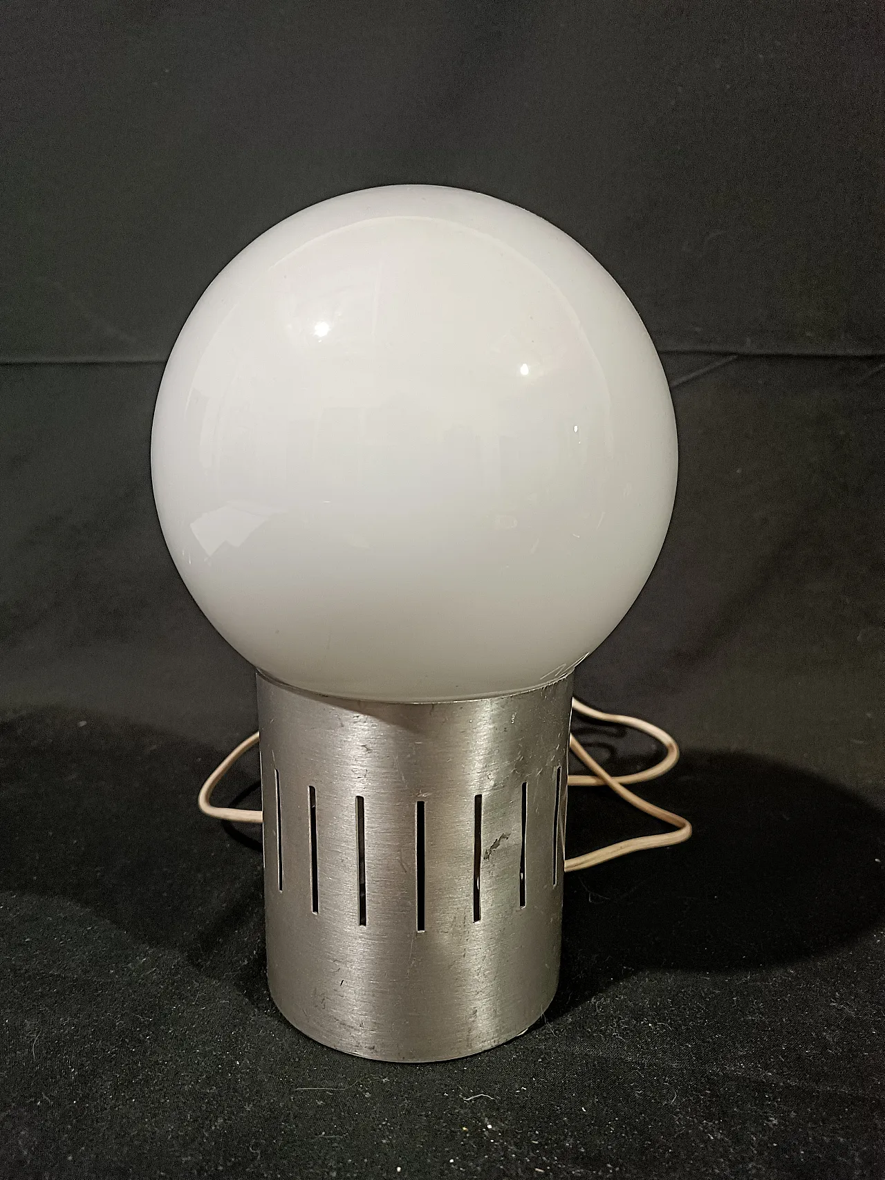 Lampada tavolo dimmerabile acciaio vetro opalino space Age, anni '70 9
