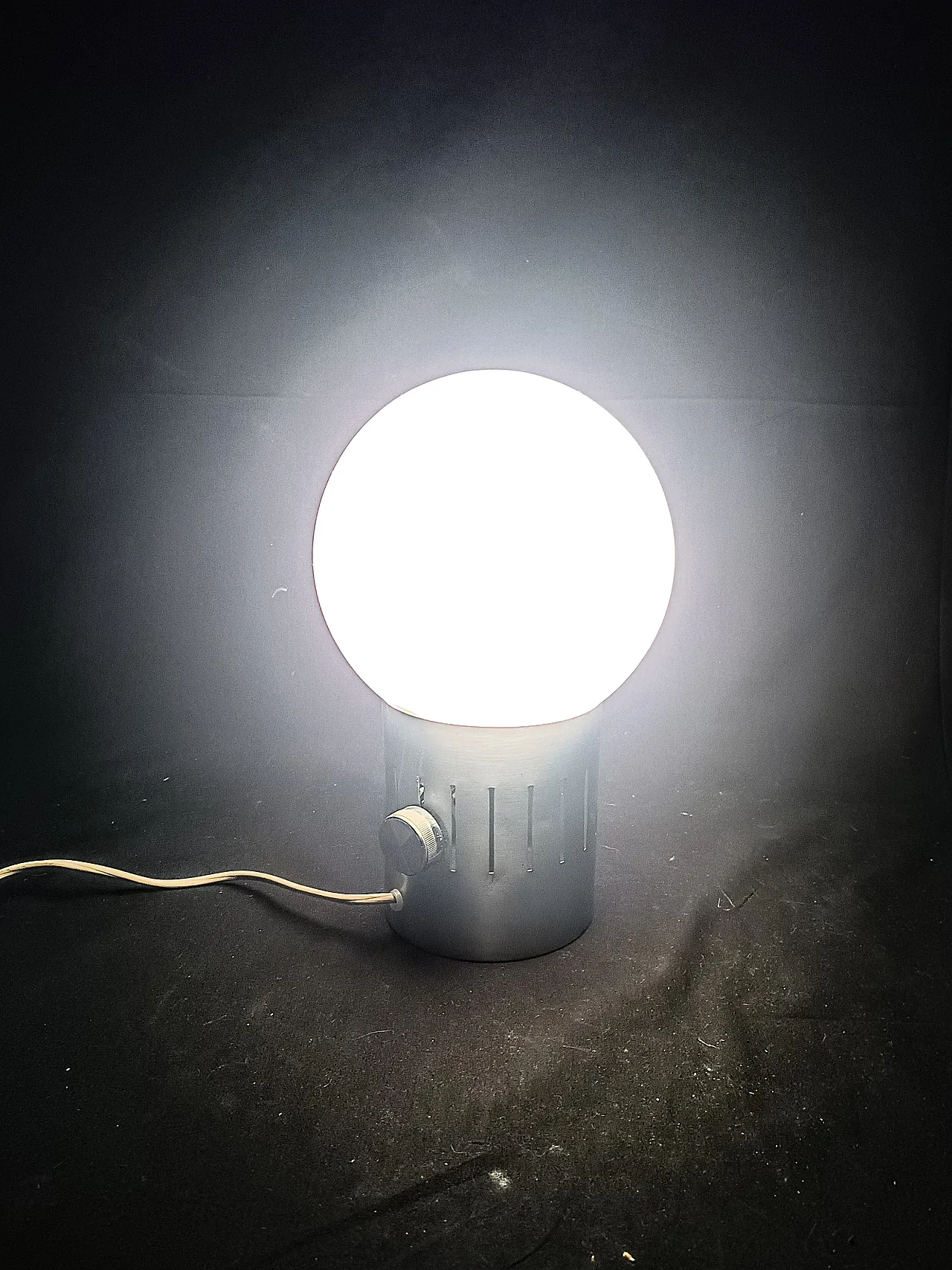 Lampada tavolo dimmerabile acciaio vetro opalino space Age, anni '70 16
