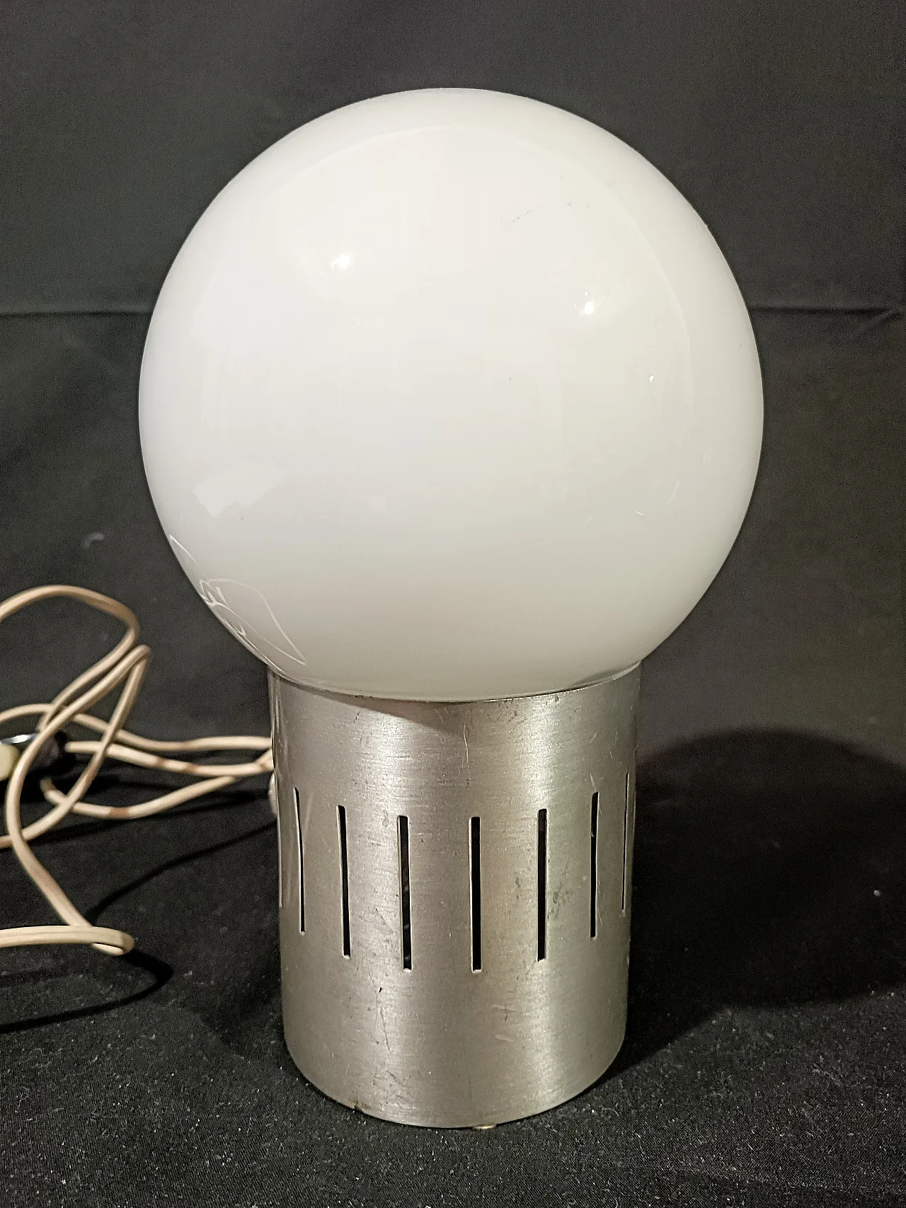 Lampada tavolo dimmerabile acciaio vetro opalino space Age, anni '70 21