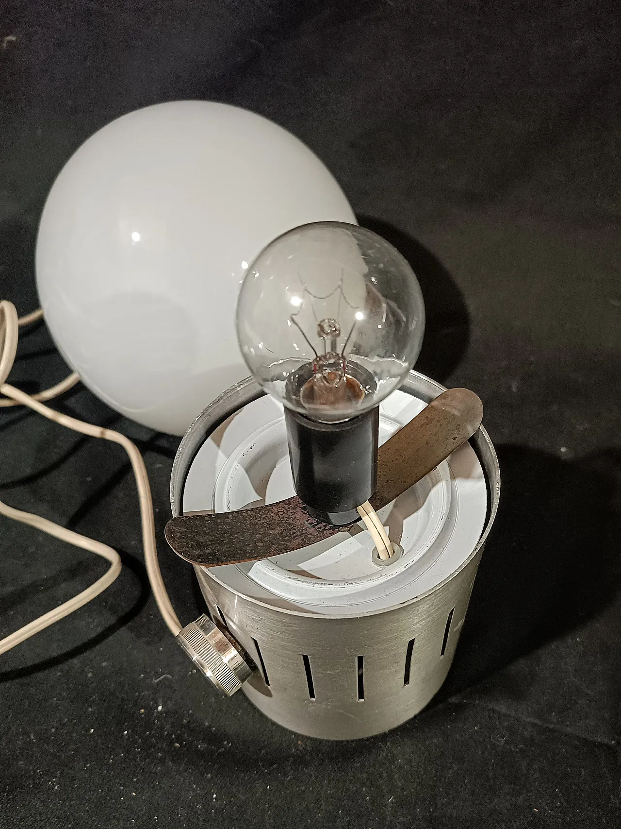 Lampada tavolo dimmerabile acciaio vetro opalino space Age, anni '70 23