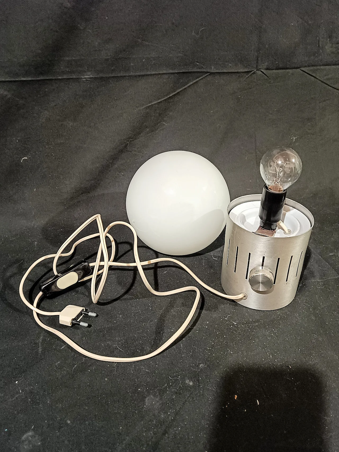 Lampada tavolo dimmerabile acciaio vetro opalino space Age, anni '70 24