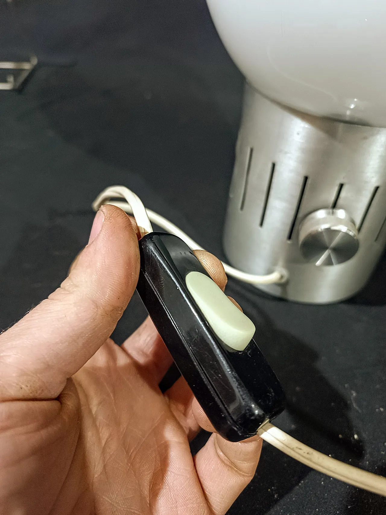 Lampada tavolo dimmerabile acciaio vetro opalino space Age, anni '70 26