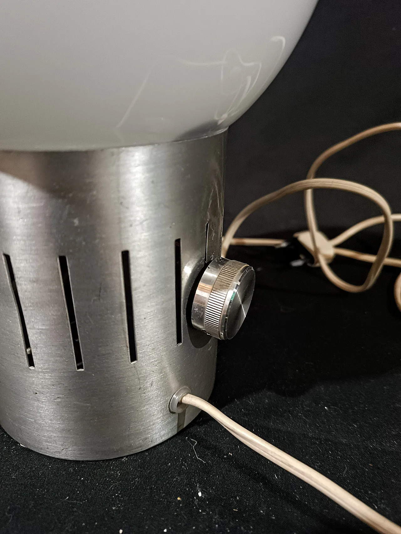 Lampada tavolo dimmerabile acciaio vetro opalino space Age, anni '70 27