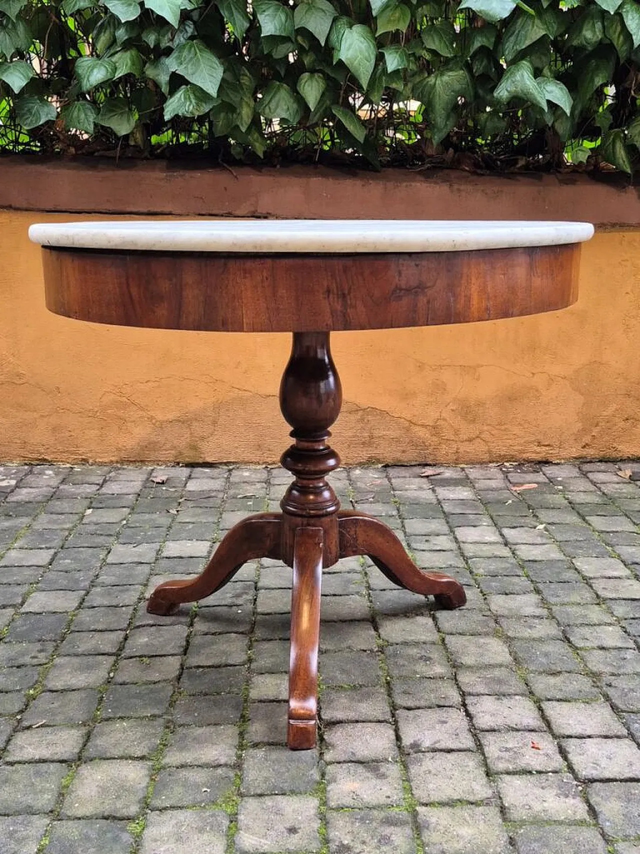 Round walnut coffee table with marble top, 19th century 1