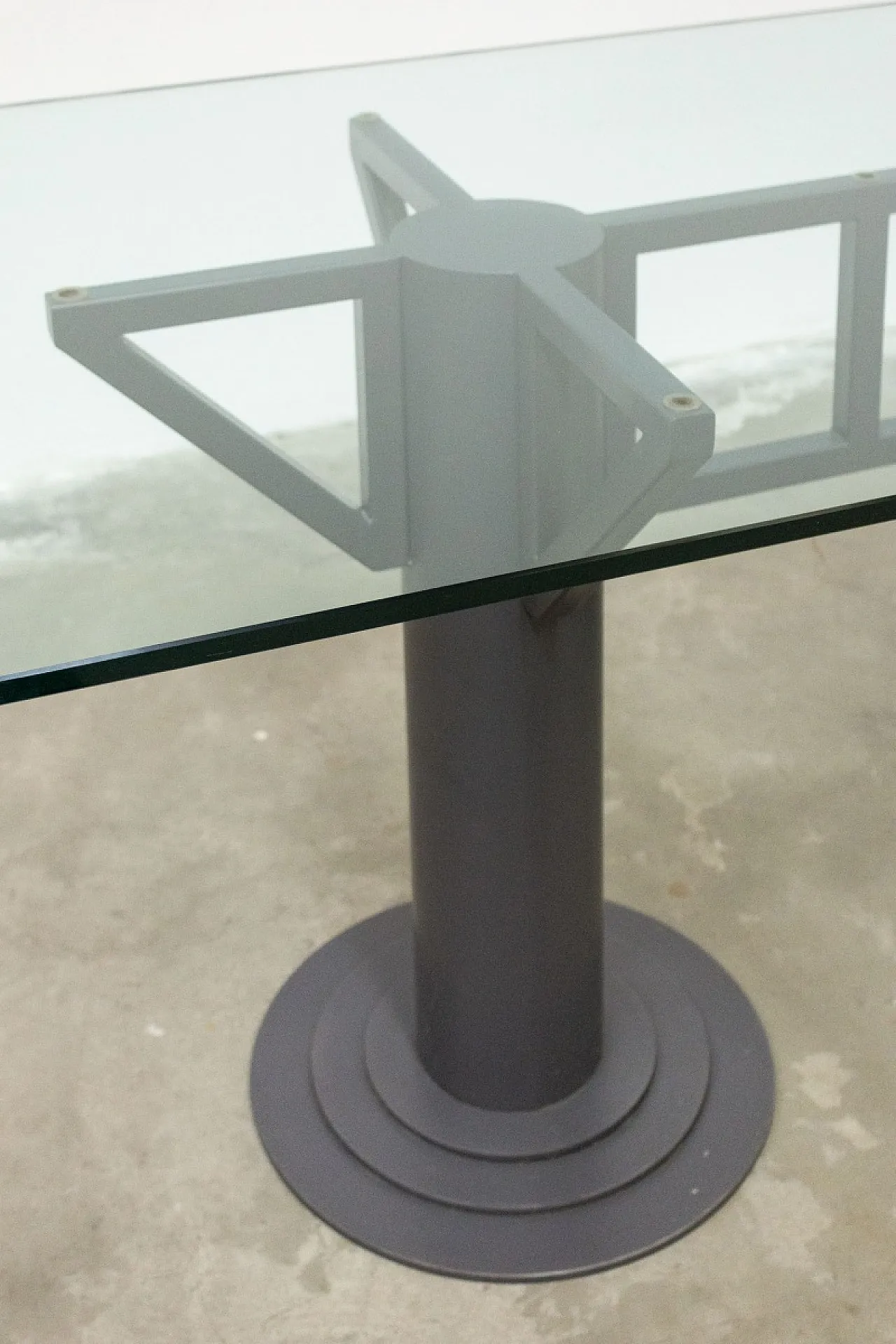 Tavolo da riunioni in ferro e vetro temprato, anni '90 10