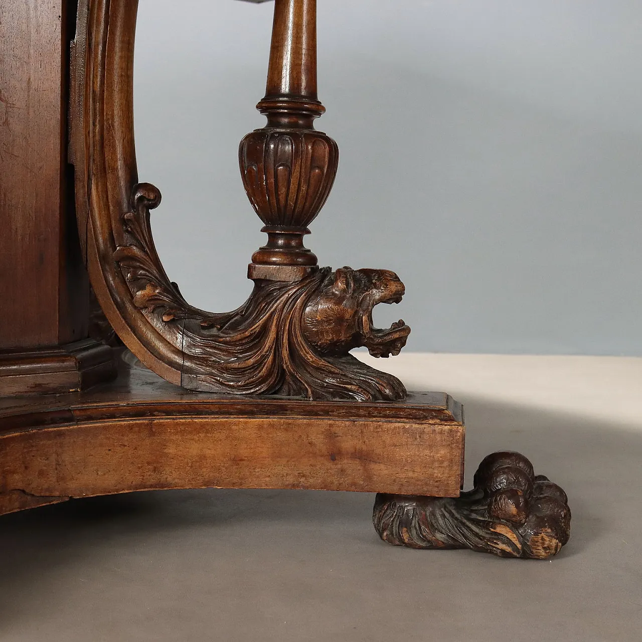 Tavolo in noce in stile neorinascimentale, fine '800 5