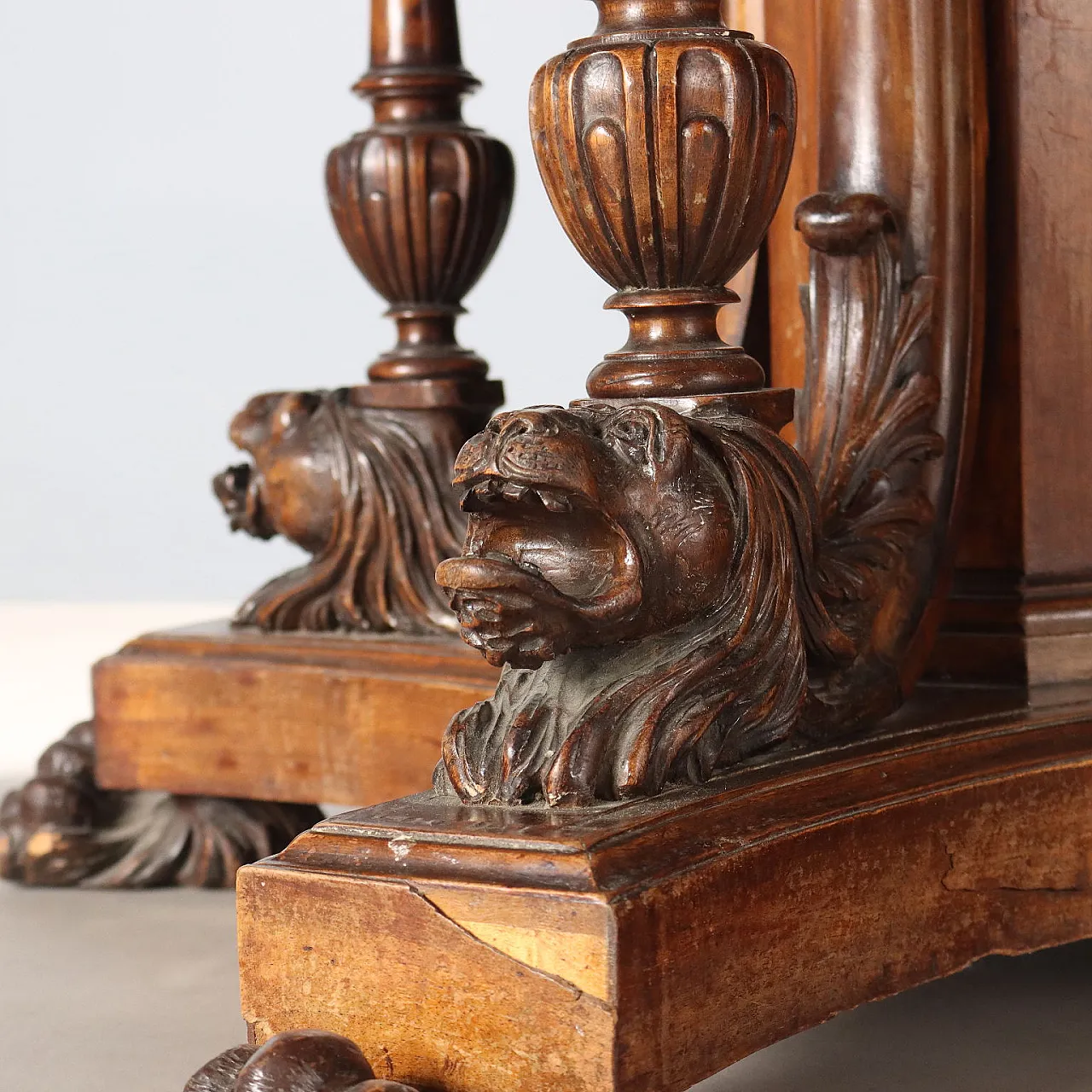 Tavolo in noce in stile neorinascimentale, fine '800 6