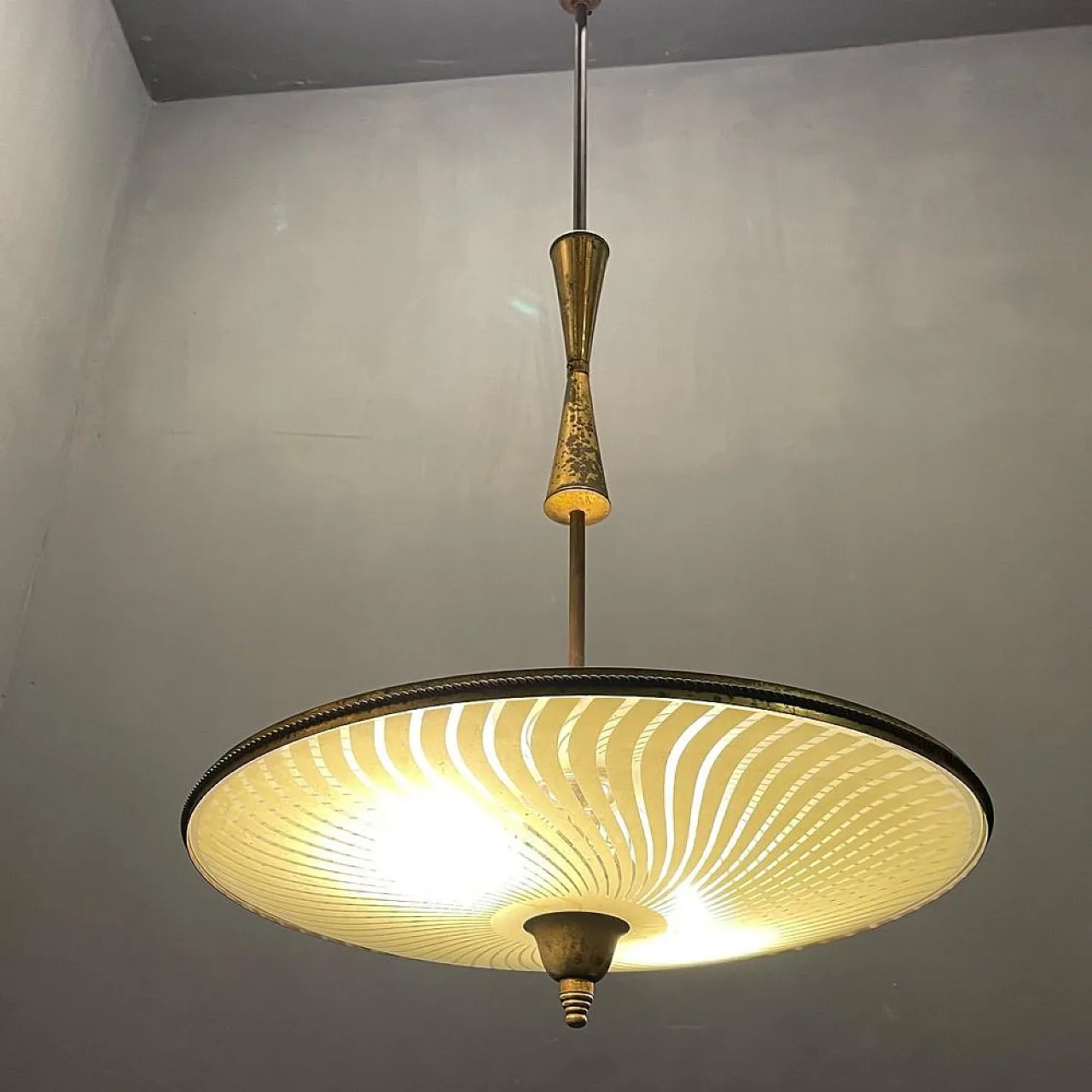 Lampada a sospensione vintage in bronzo e vetro, anni '50 3