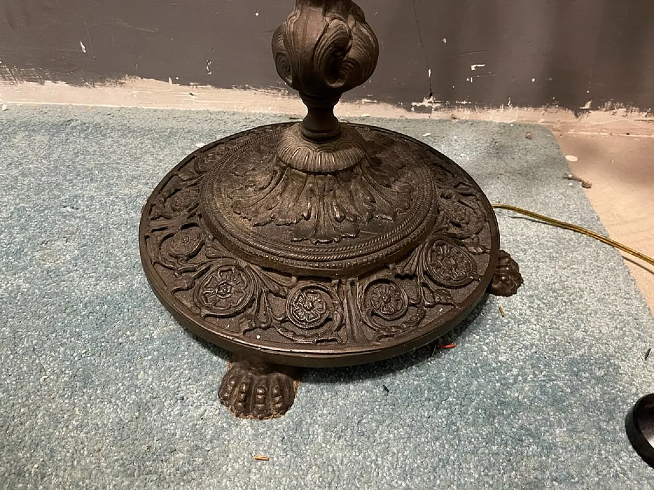 Flower floor lamp in bronze and crystal, Italy, 1950s 8