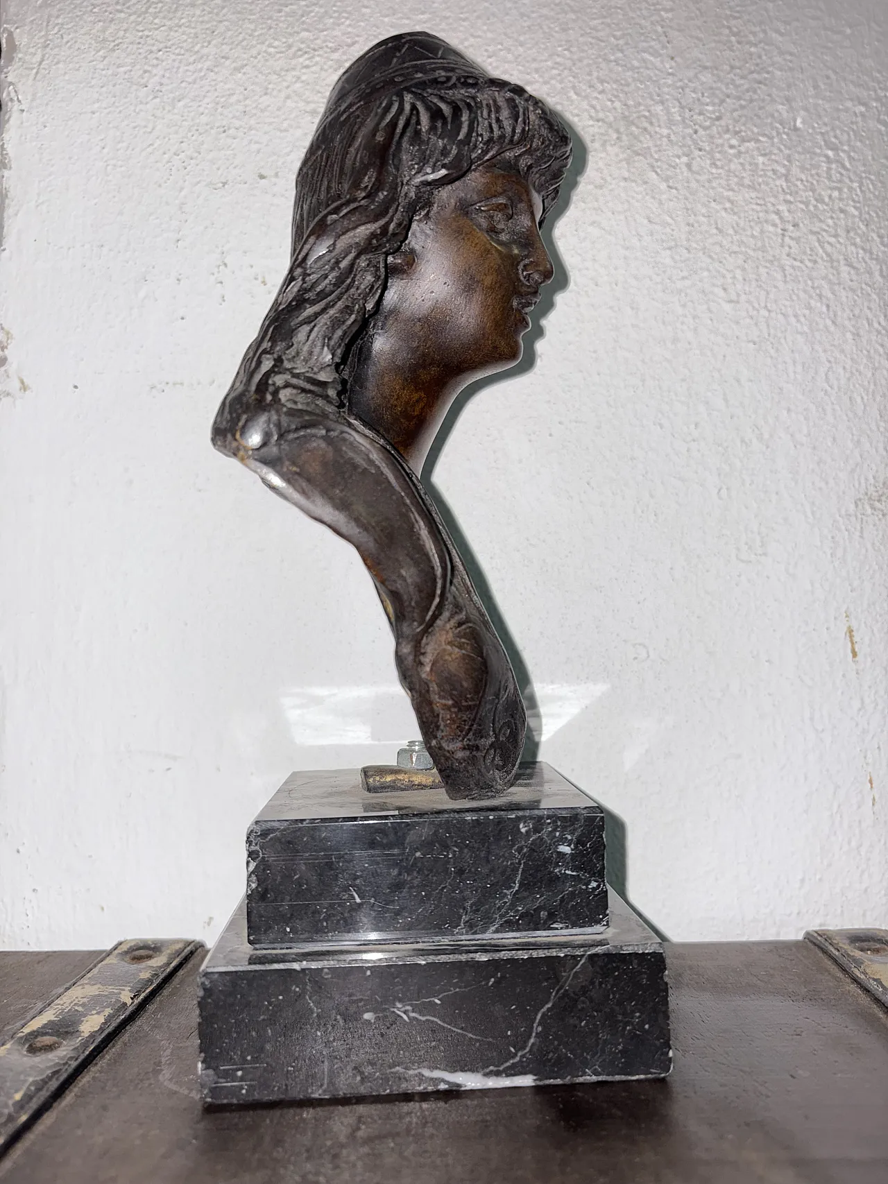 Bronzo di donna con base di marmo, anni '50 3