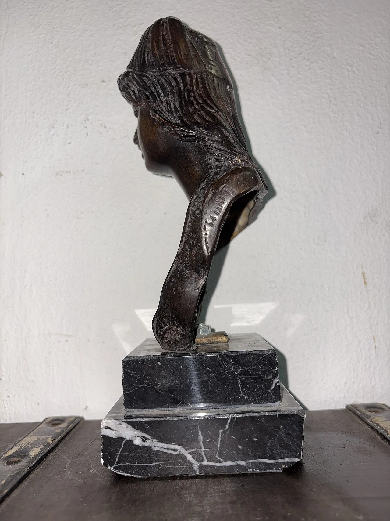 Bronzo di donna con base di marmo, anni '50 6