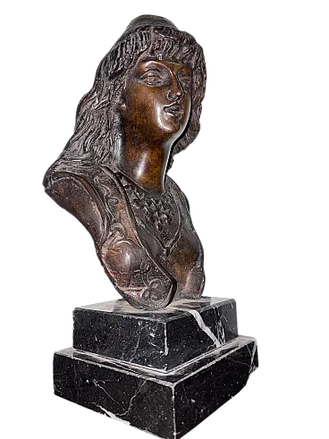 Bronzo di donna con base di marmo, anni '50