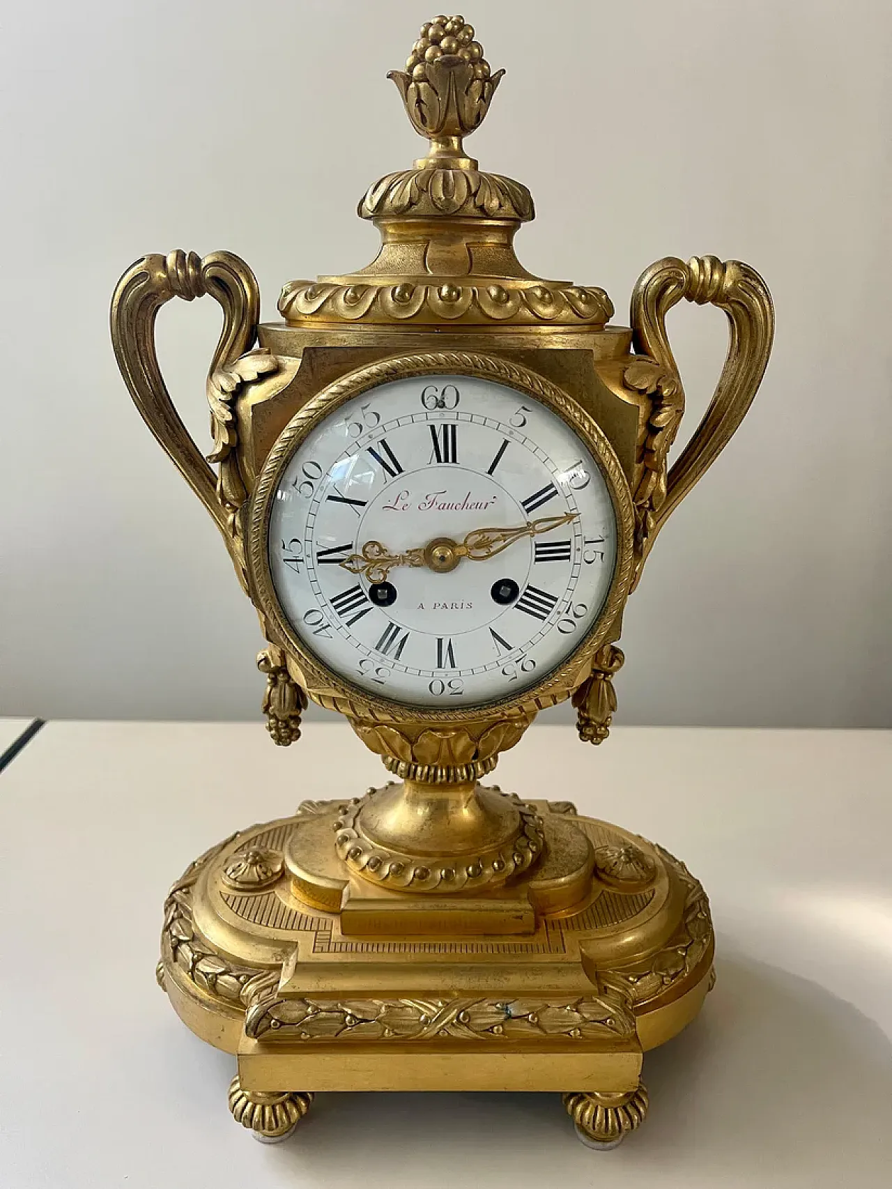 French table clock in gilt bronze, 19th Century 4