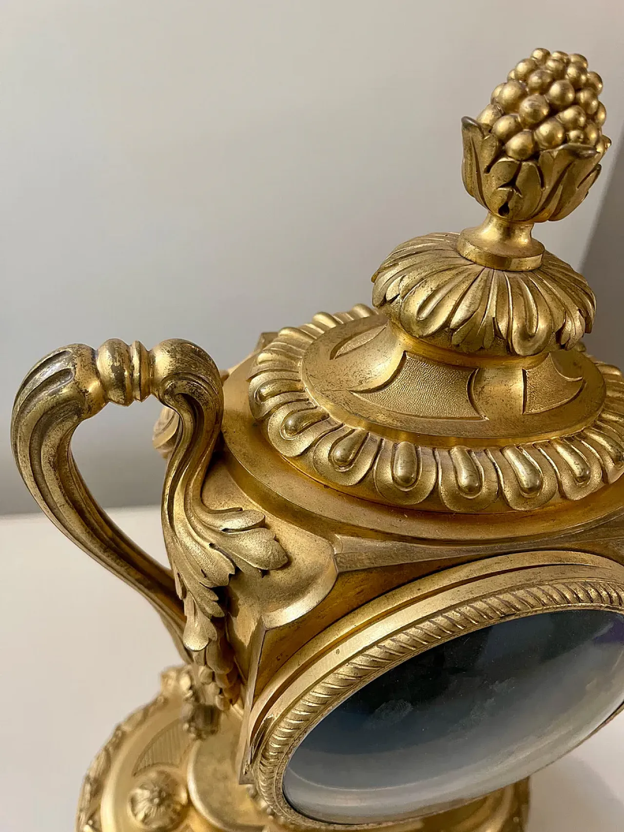 French table clock in gilt bronze, 19th Century 8