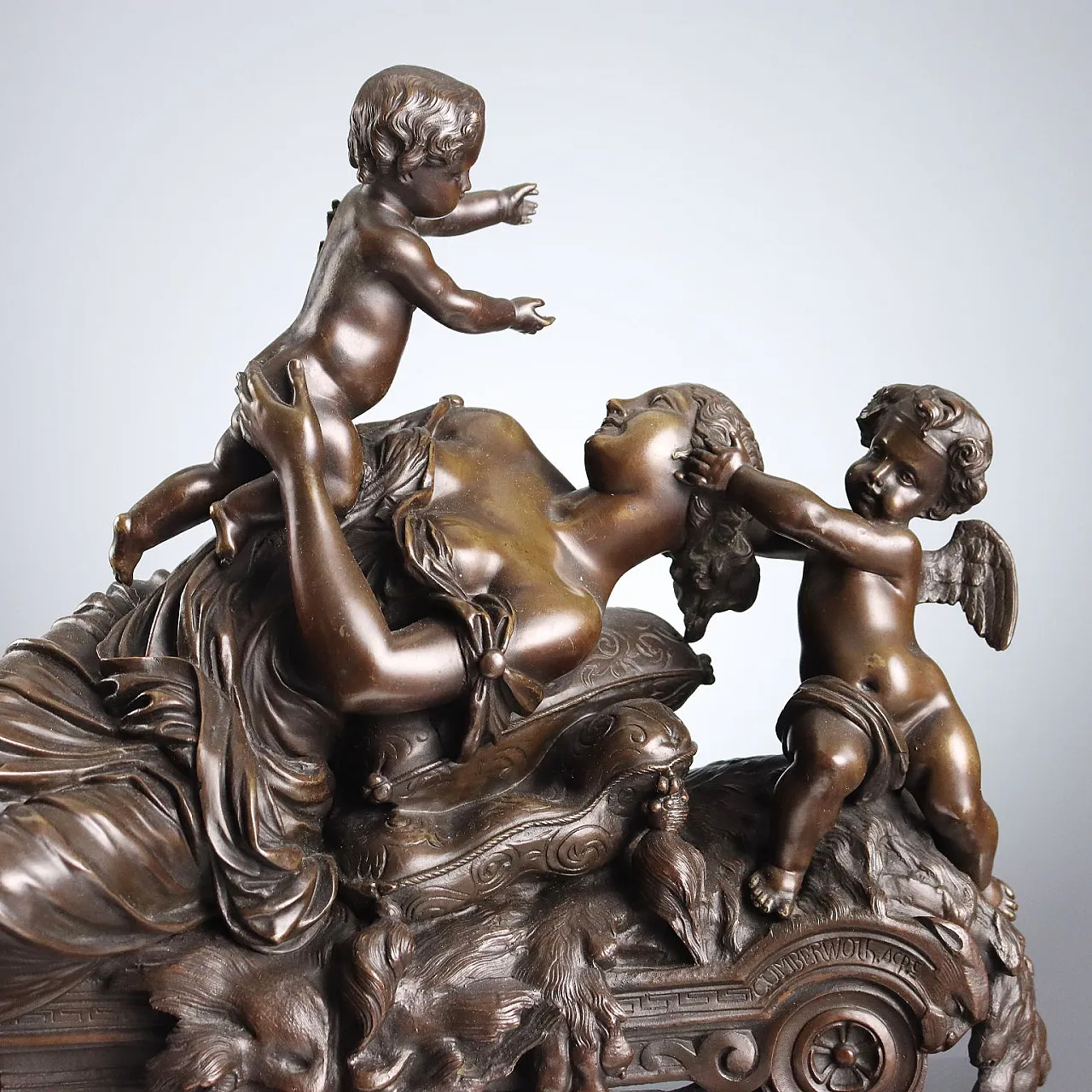 Giovane donna con bambino e amorino in bronzo e marmo, '800 4