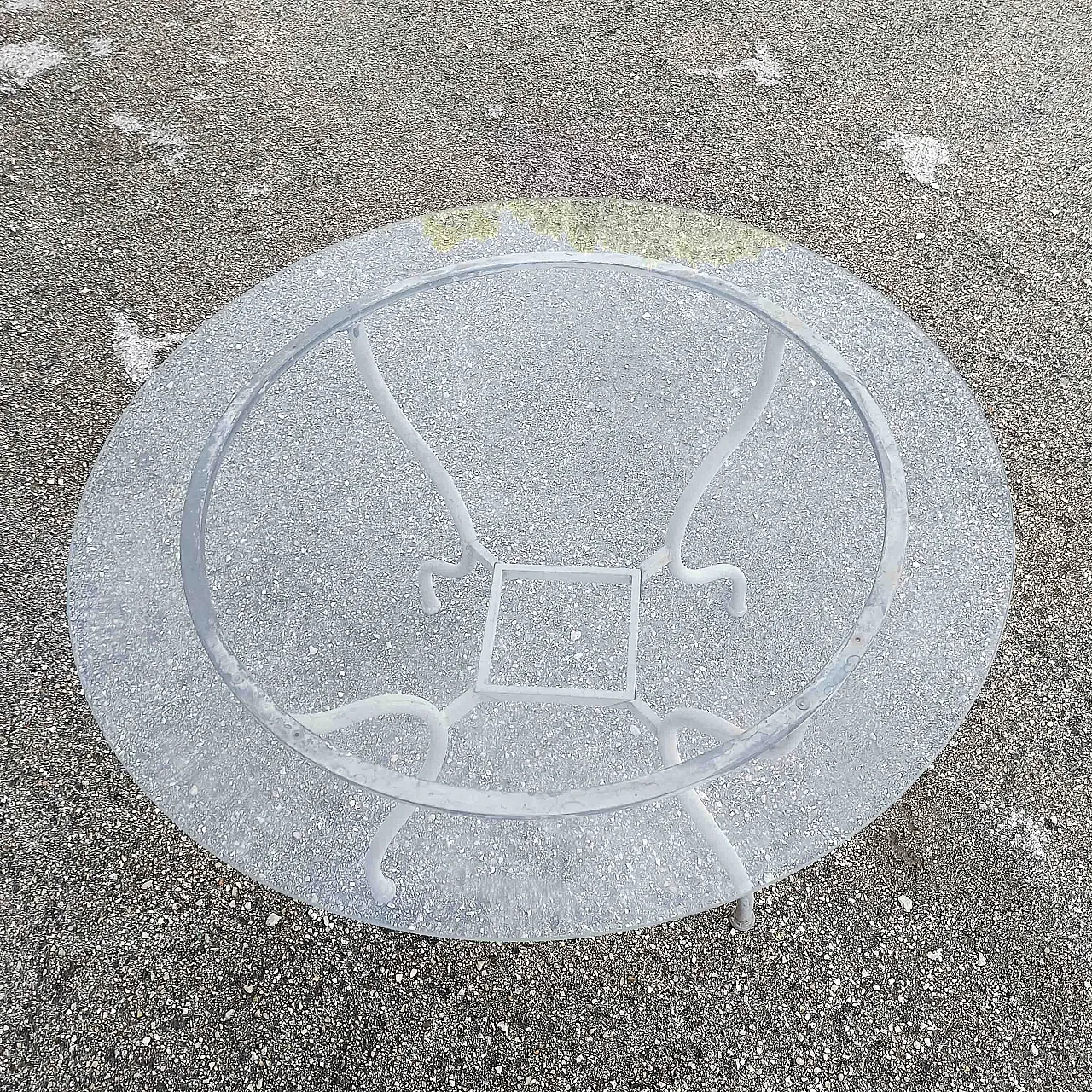 Tavolo in ferro da esterno con piano rotondo in vetro, anni '90 4