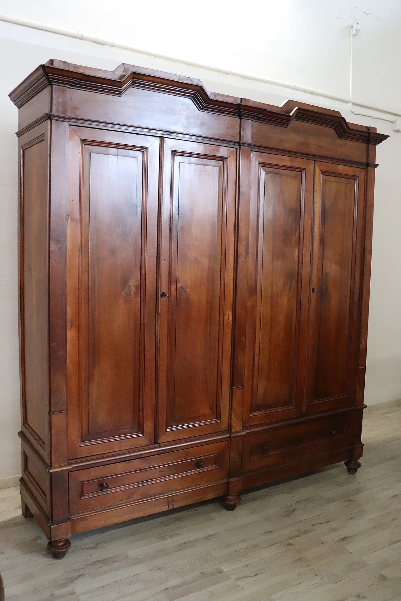 Wardrobe in solid walnut, 19th century 2