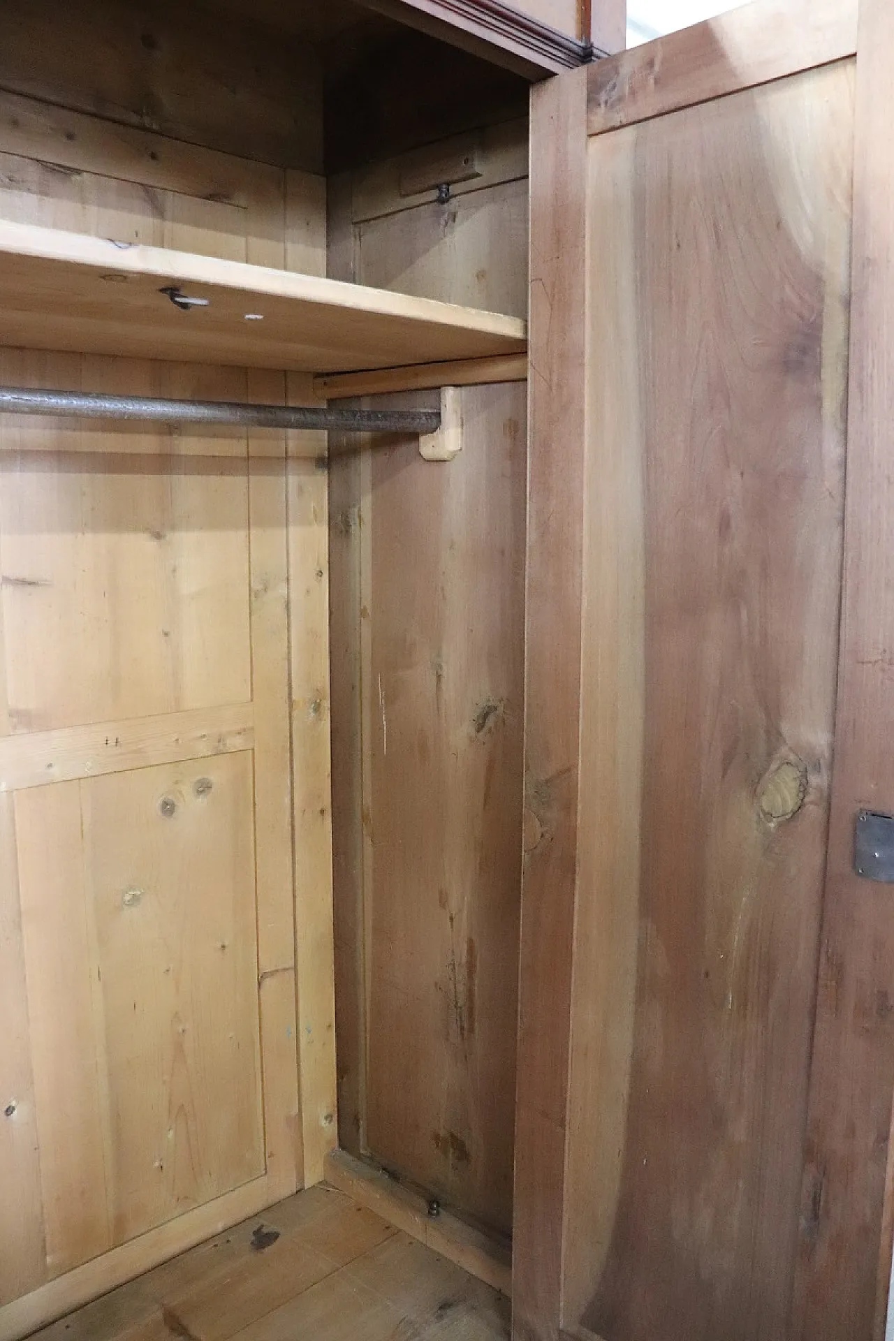 Wardrobe in solid walnut, 19th century 6