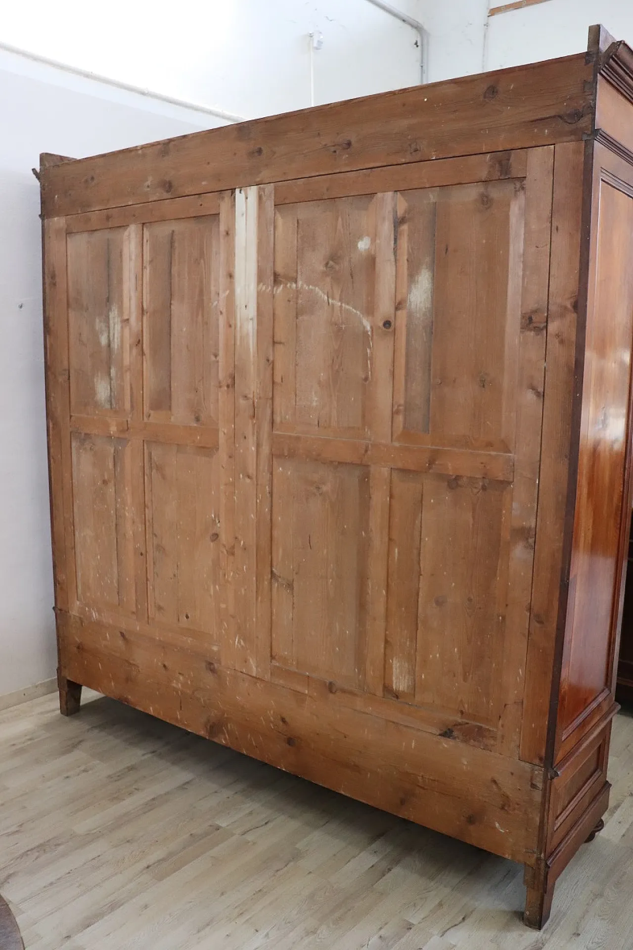 Wardrobe in solid walnut, 19th century 12