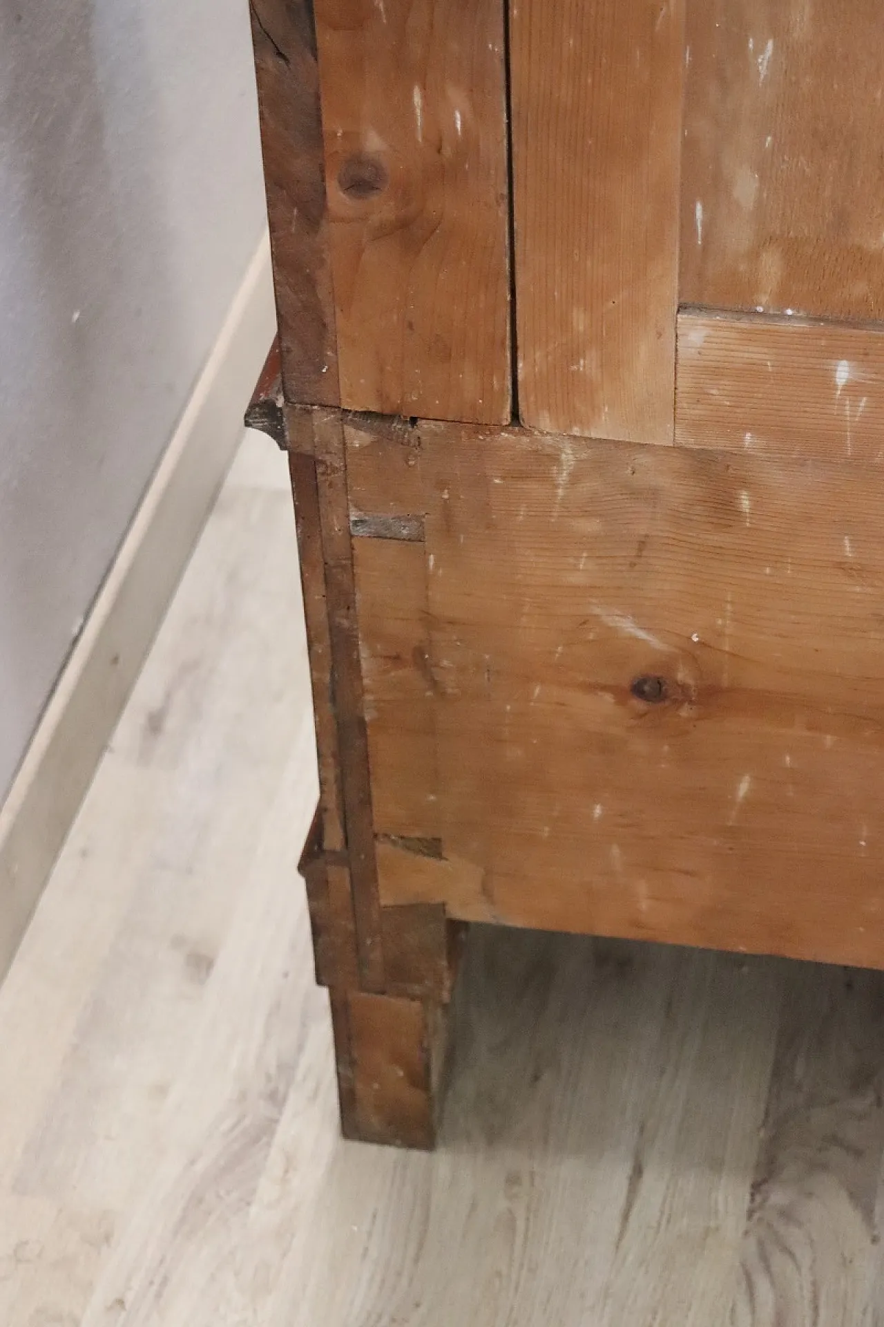 Wardrobe in solid walnut, 19th century 14