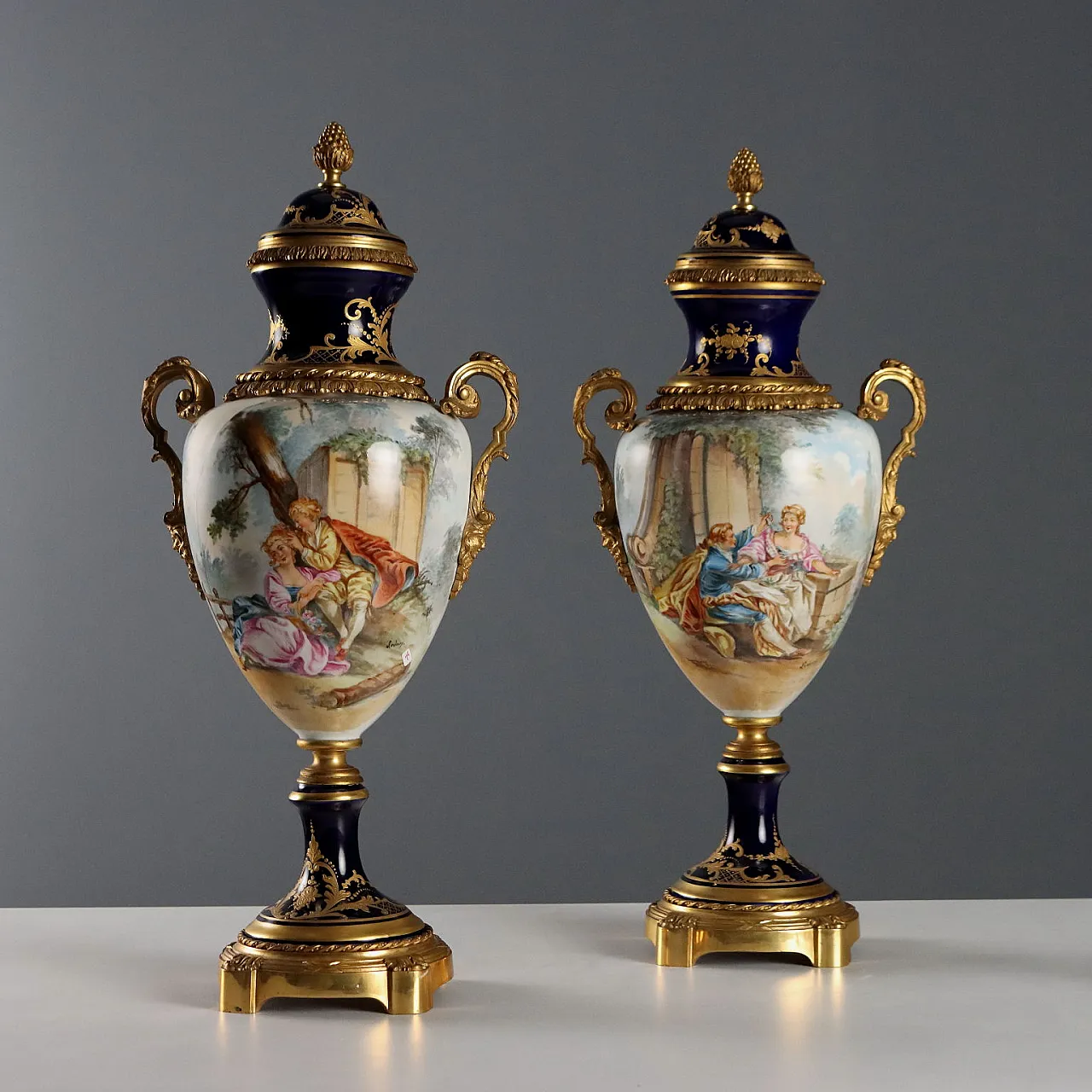 Coppia di vasi in porcellana di Sèvres, '900 1