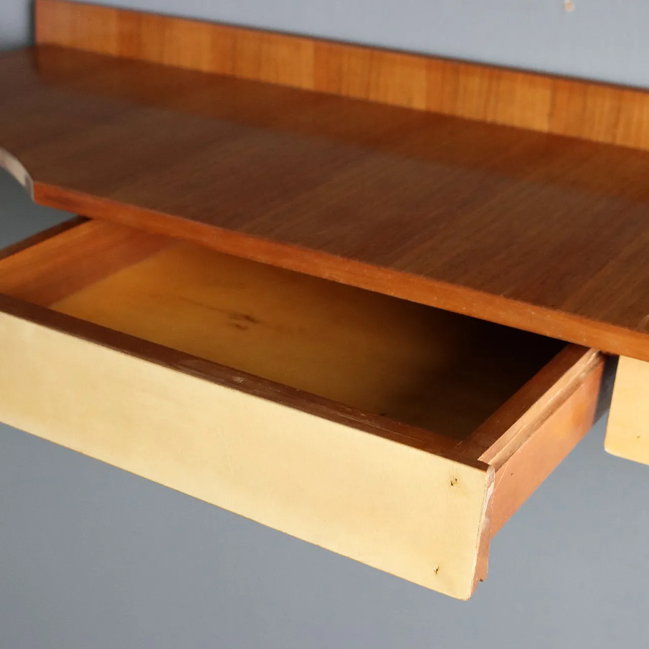 Consolle con impiallacciatura di mogano, pergamena e poliestere, '900 5