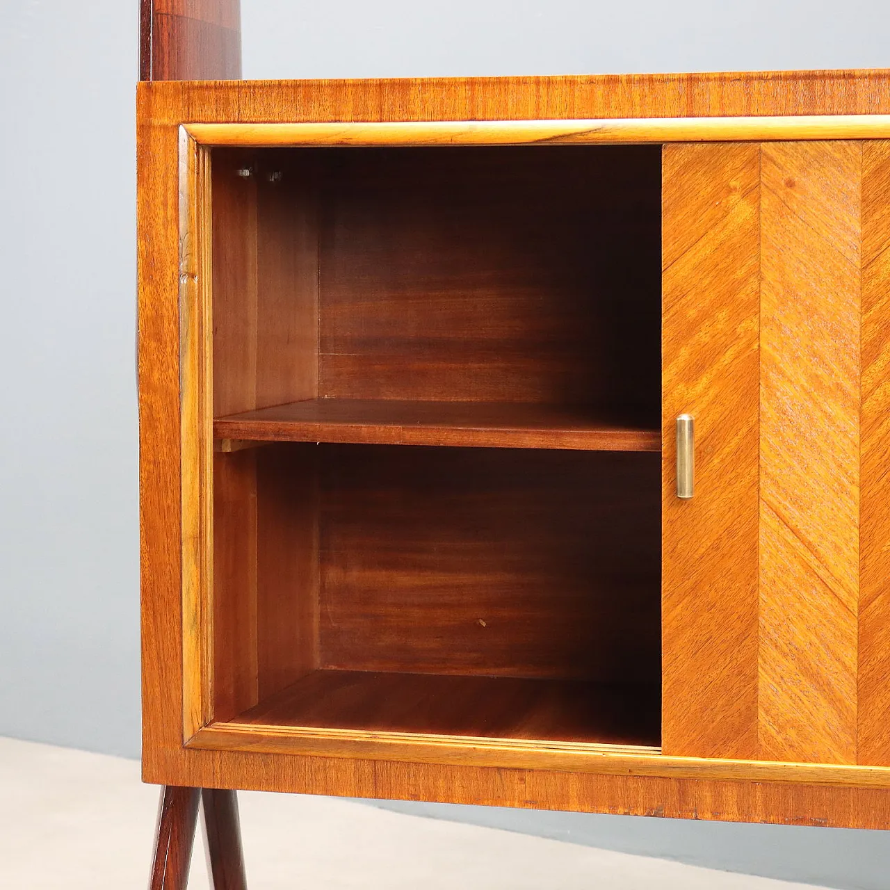 Libreria autoportante in legno esotico, mogano, vetro e ottone, '900 3