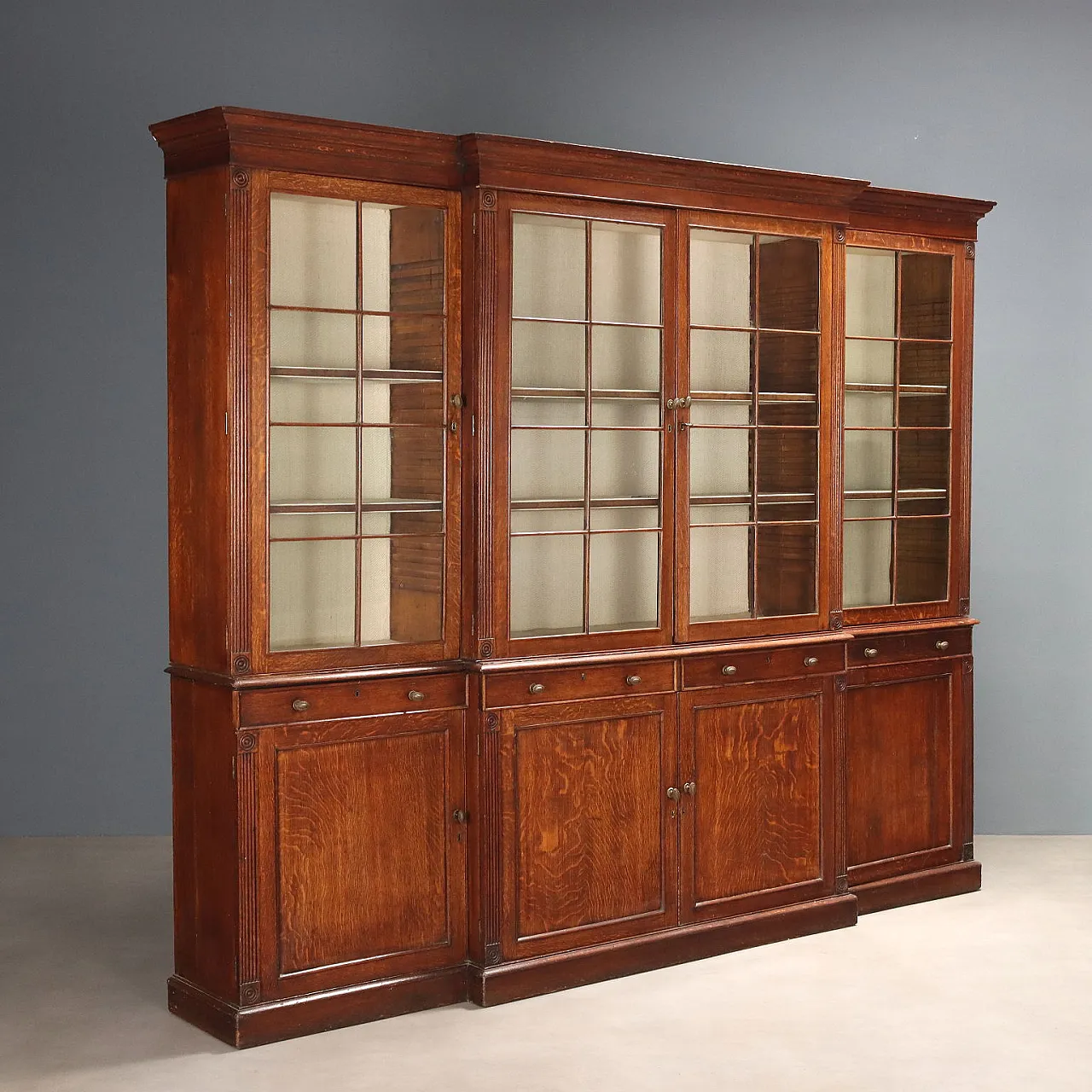 Oak bookcase, early 20th century 1