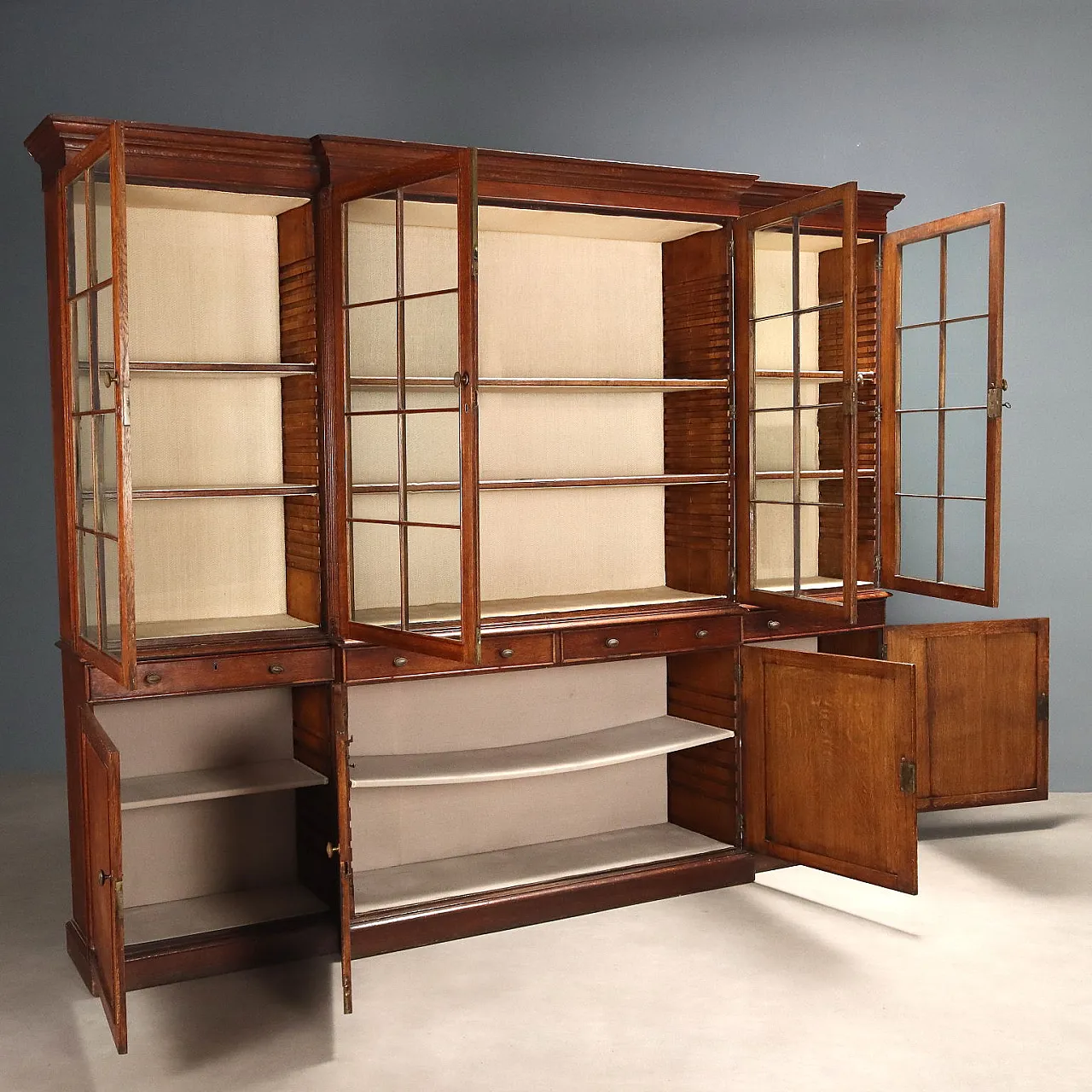 Oak bookcase, early 20th century 3