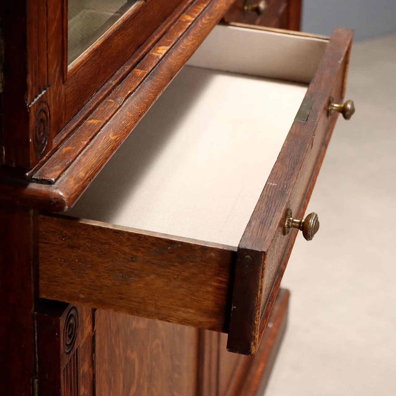 Oak bookcase, early 20th century 4